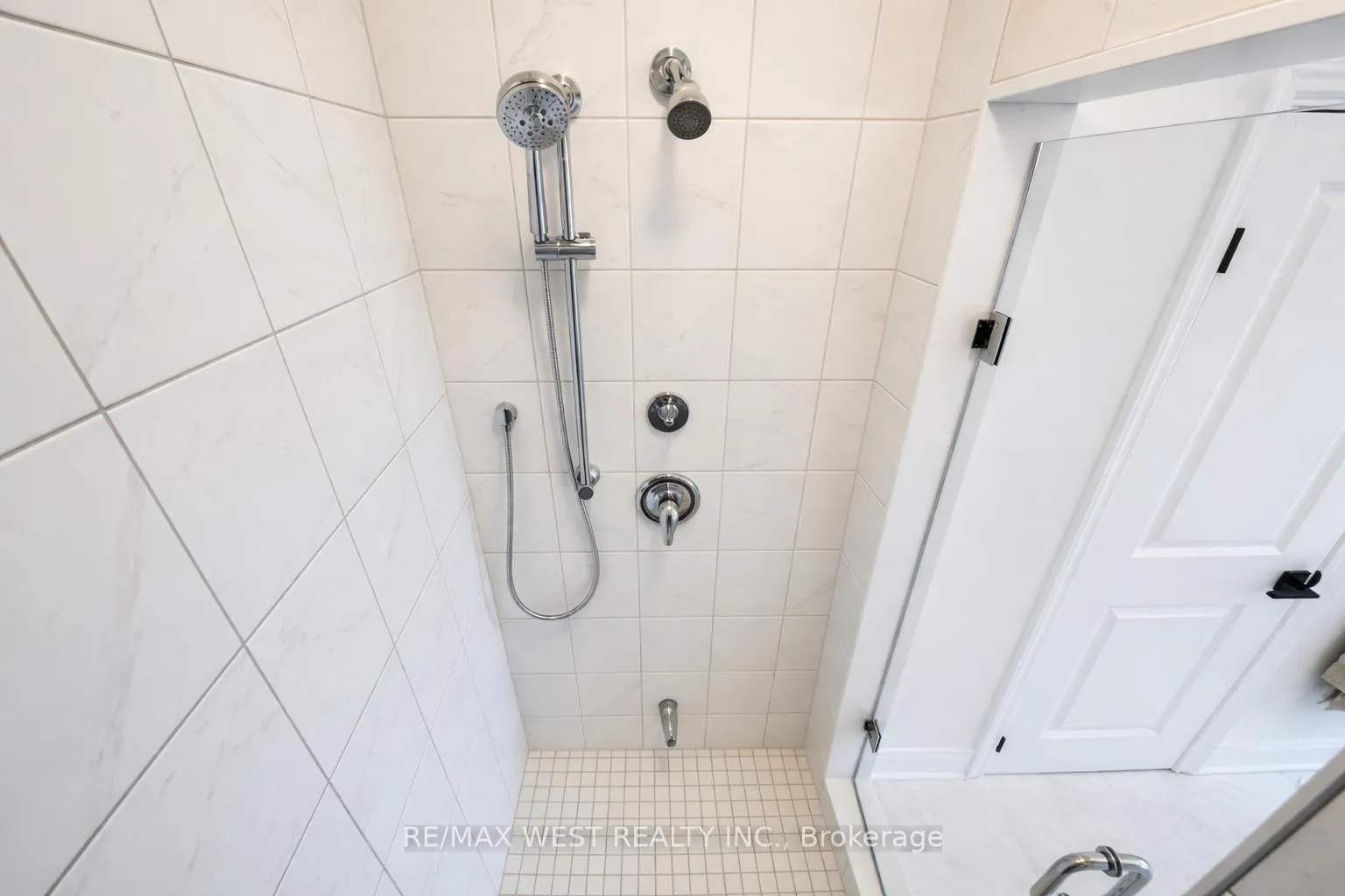Photo 33 of 23 Paradox Street, Vaughan, Elder Mills — HOMEH