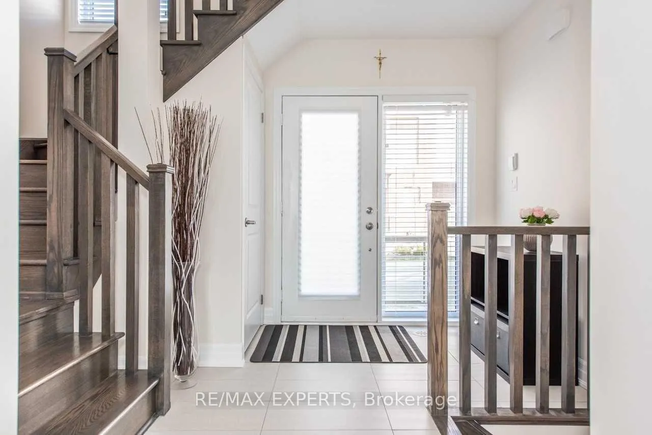 Photo 7 of 37 Juneau Street, Vaughan, East Woodbridge — HOMEH