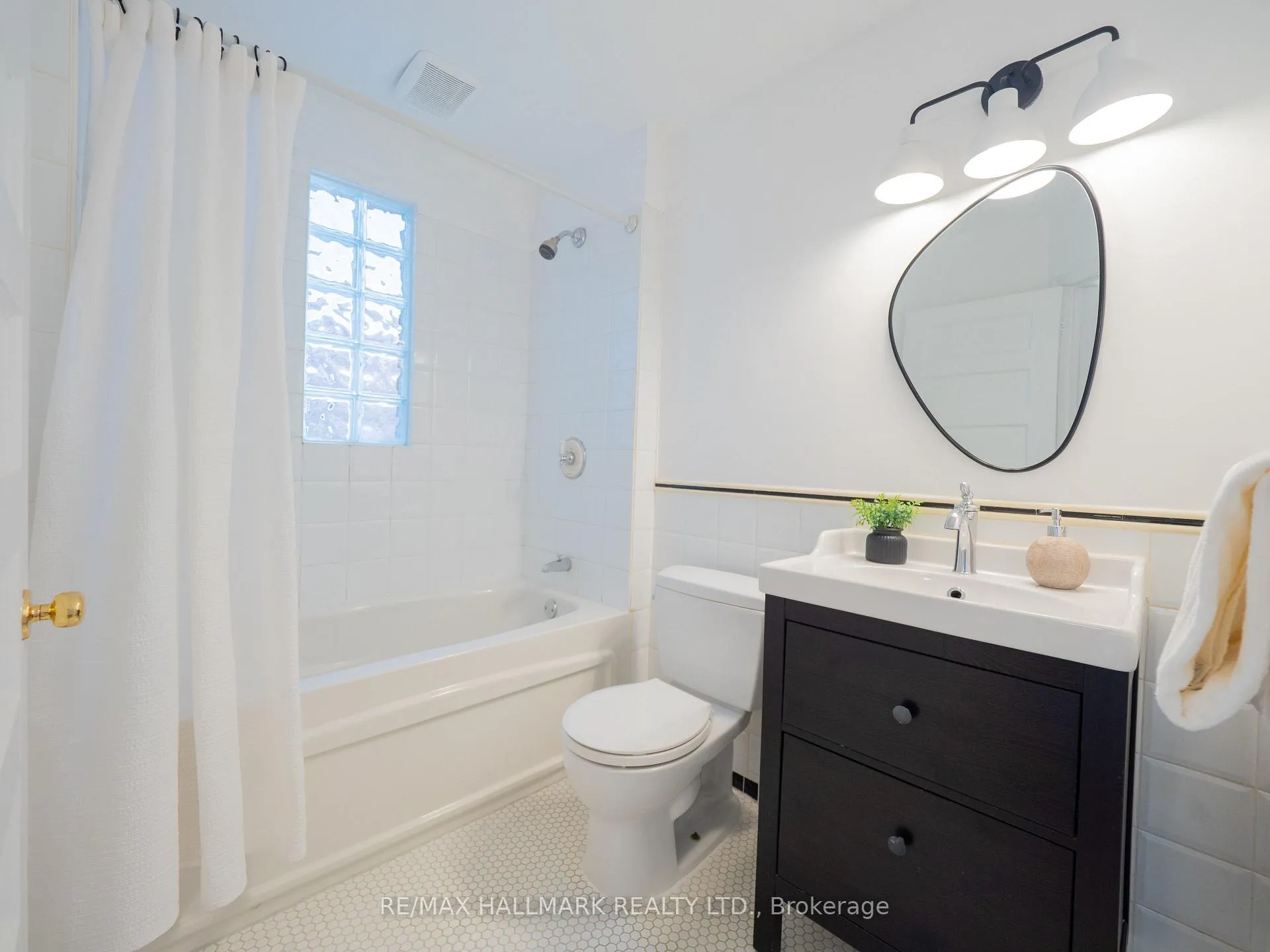 Photo 21 of 42 Garnock Avenue, Toronto, North Riverdale — HOMEH