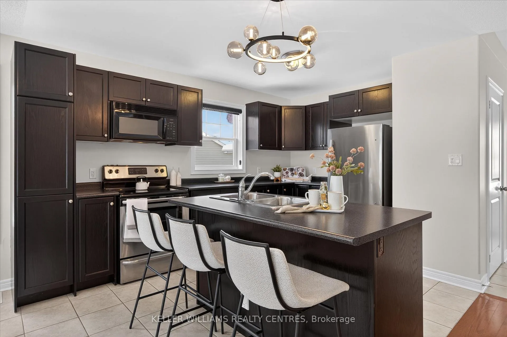 Photo 5 of 186 bowen Drive, Peterborough, Northcrest Ward 5 — HOMEH