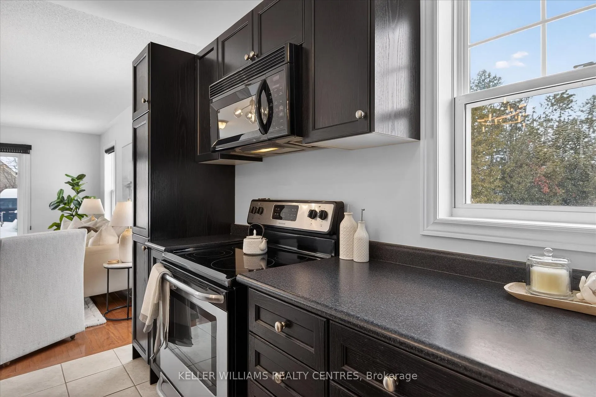 Photo 10 of 186 bowen Drive, Peterborough, Northcrest Ward 5 — HOMEH