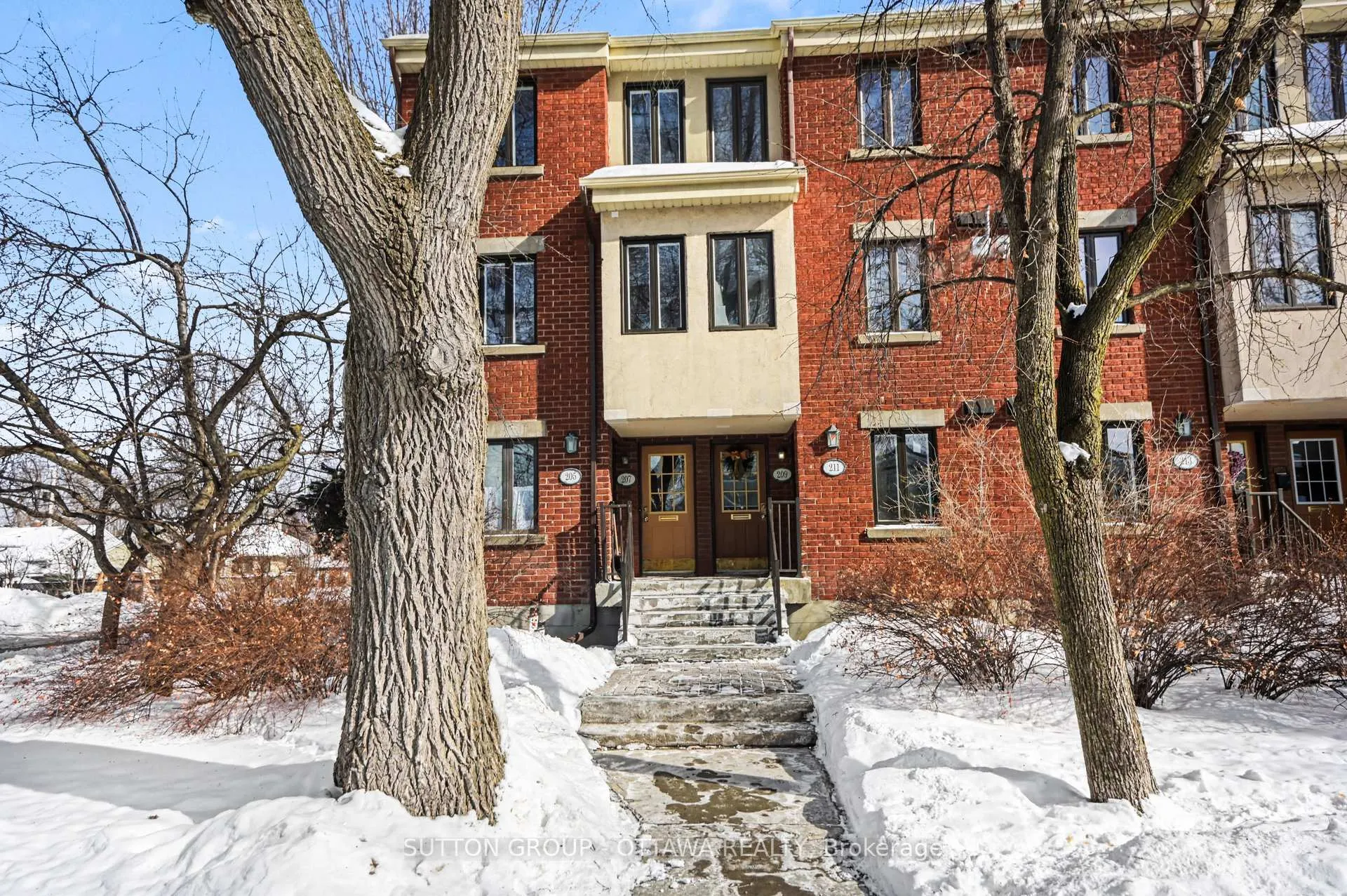 Photo 1 of 207 Mart Circle, Ottawa, Manor Park — HOMEH