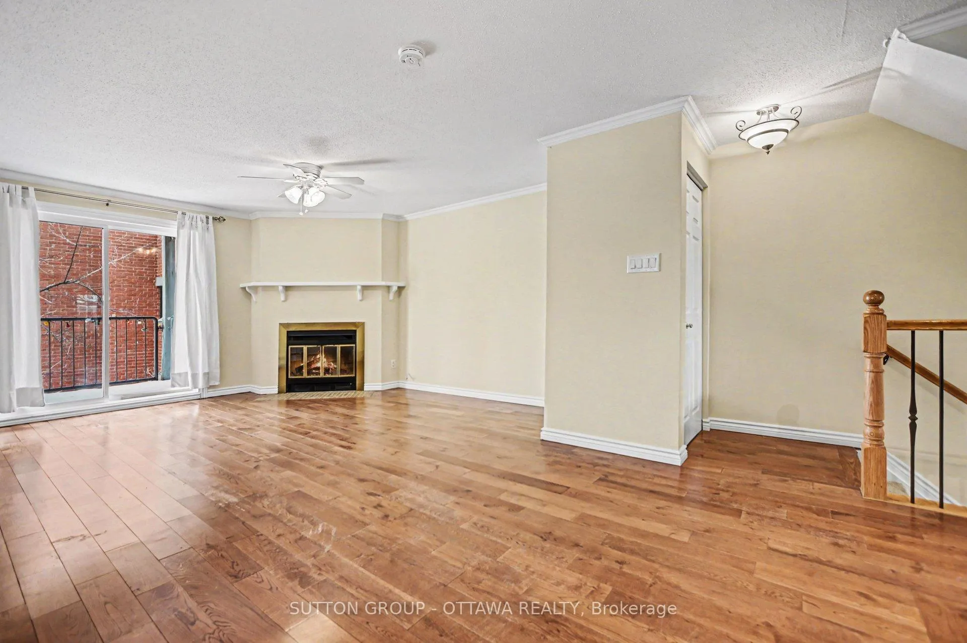 Photo 4 of 207 Mart Circle, Ottawa, Manor Park — HOMEH