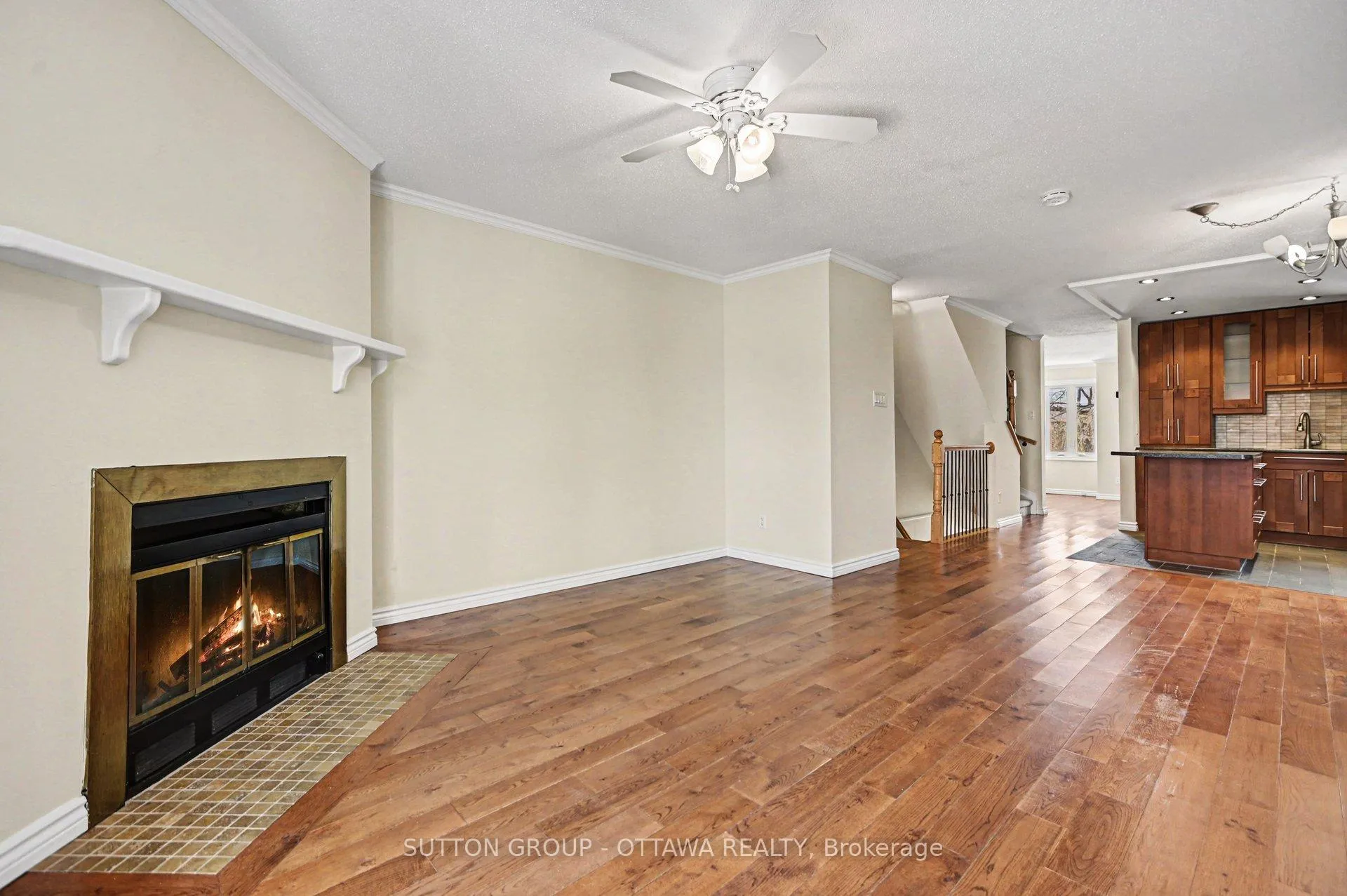 Photo 6 of 207 Mart Circle, Ottawa, Manor Park — HOMEH