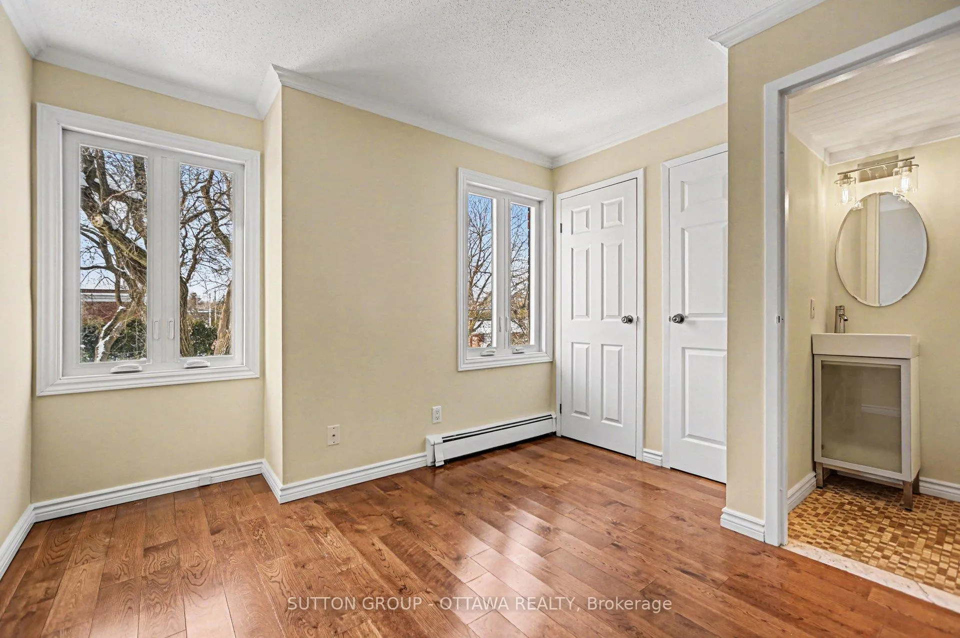 Photo 10 of 207 Mart Circle, Ottawa, Manor Park — HOMEH