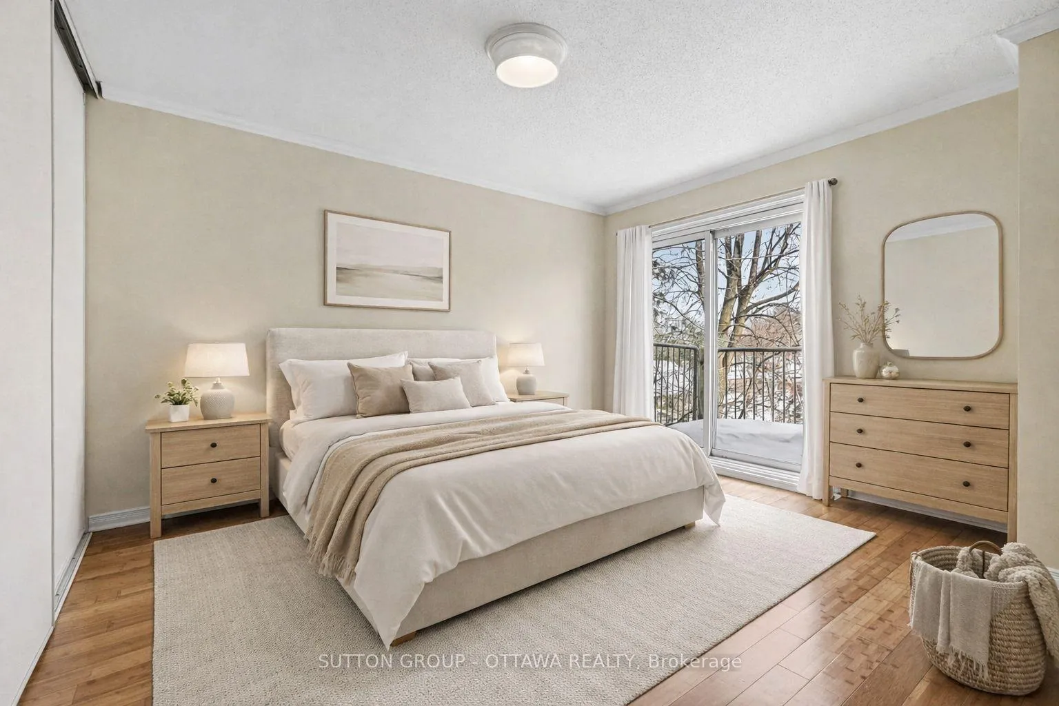 Photo 13 of 207 Mart Circle, Ottawa, Manor Park — HOMEH