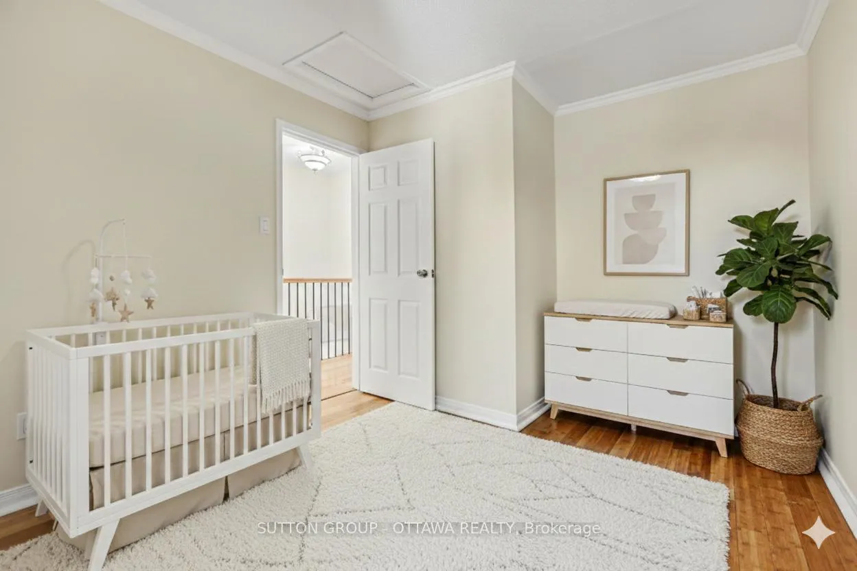 Photo 15 of 207 Mart Circle, Ottawa, Manor Park — HOMEH