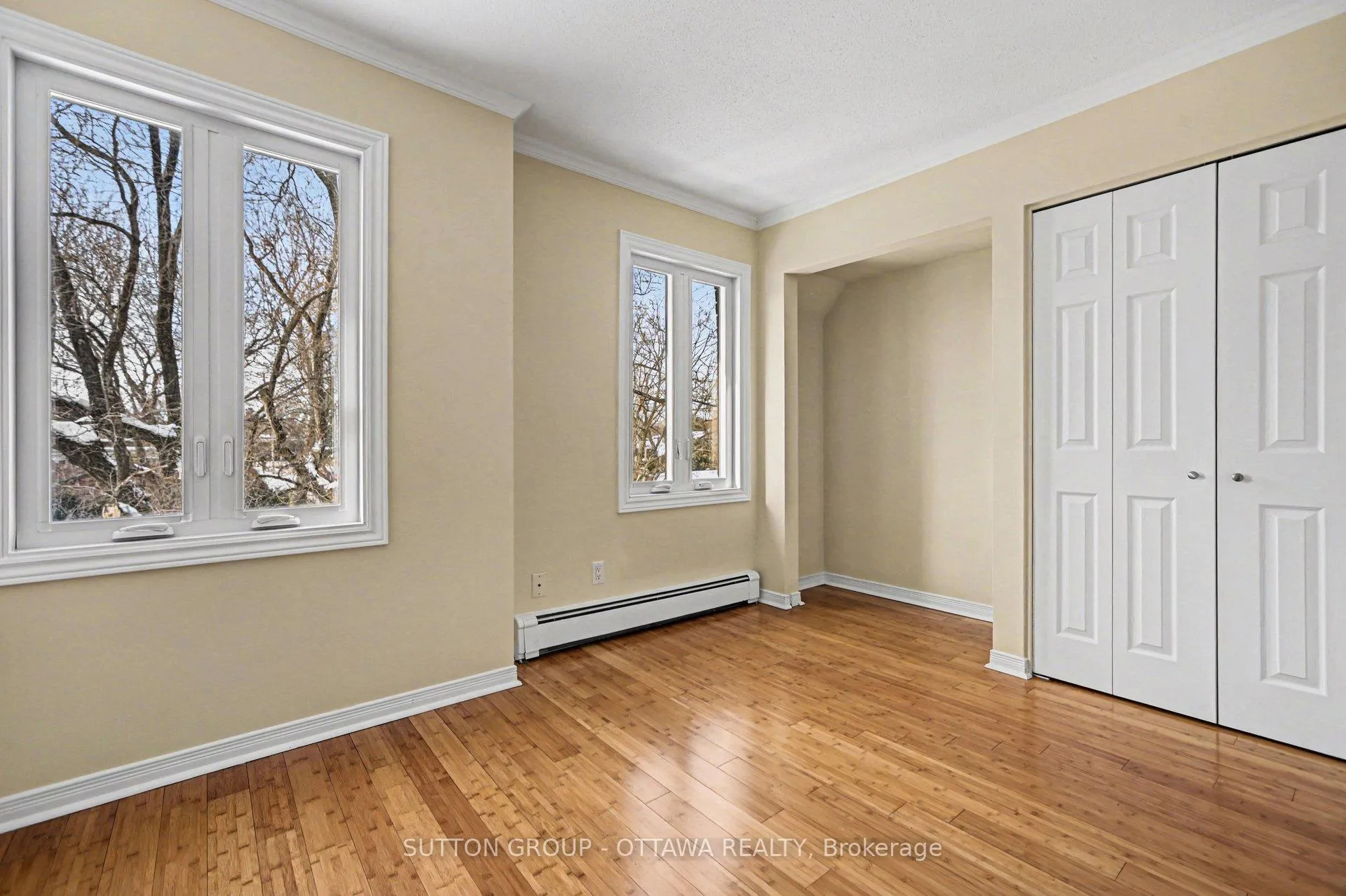 Photo 16 of 207 Mart Circle, Ottawa, Manor Park — HOMEH