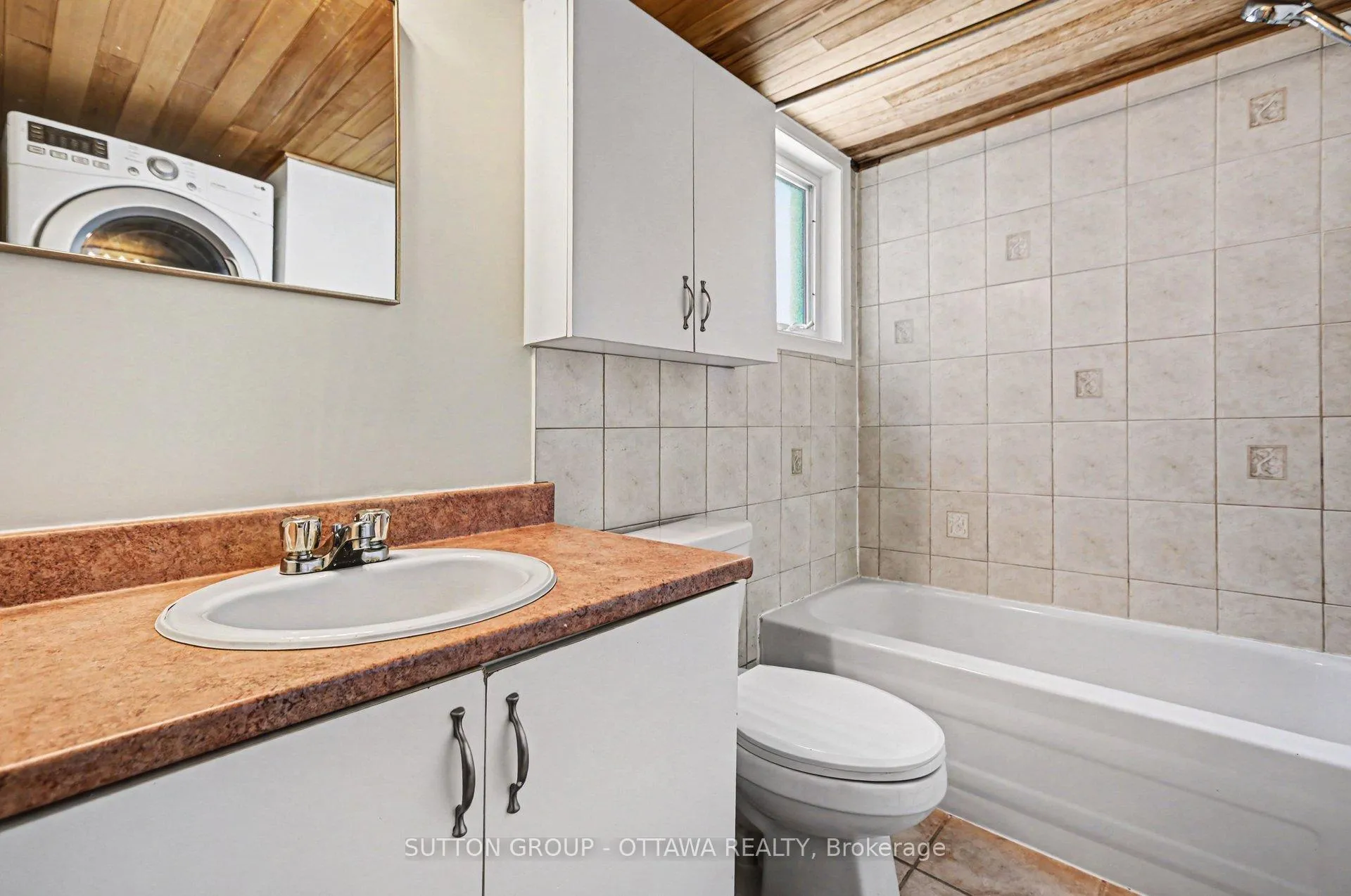 Photo 18 of 207 Mart Circle, Ottawa, Manor Park — HOMEH