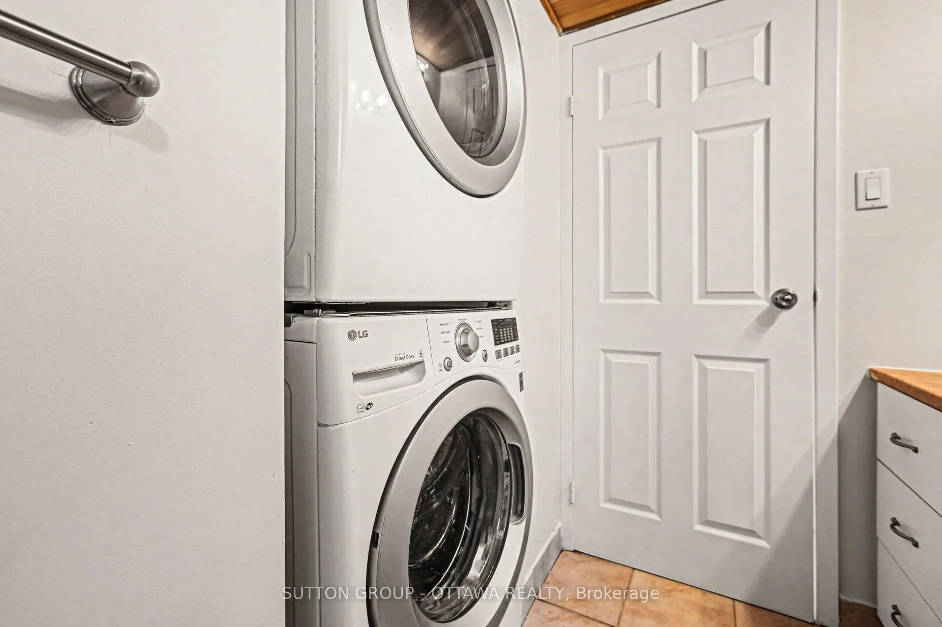 Photo 19 of 207 Mart Circle, Ottawa, Manor Park — HOMEH