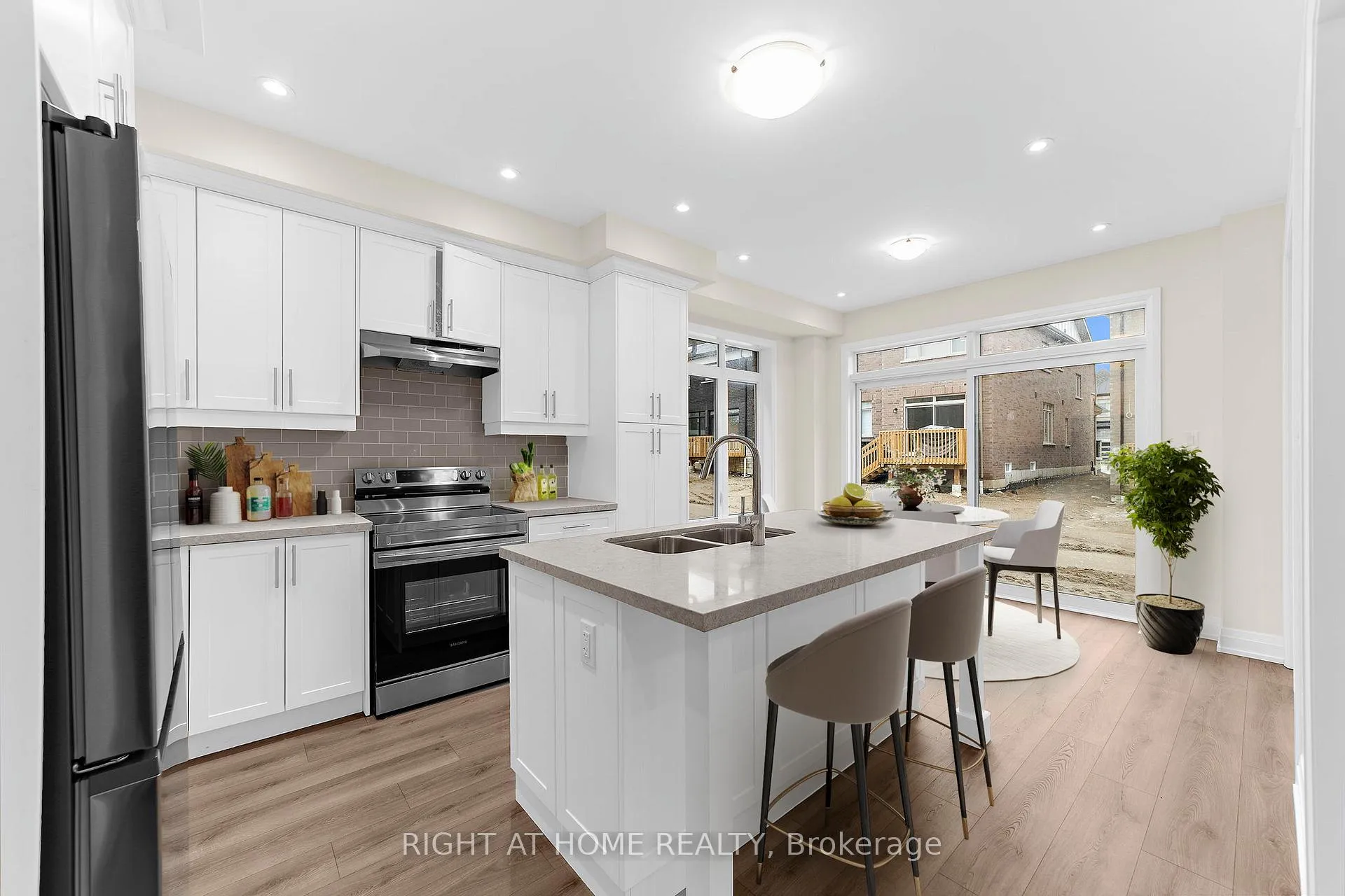Photo 5 of 33 Calypso Avenue, Springwater, Midhurst — HOMEH