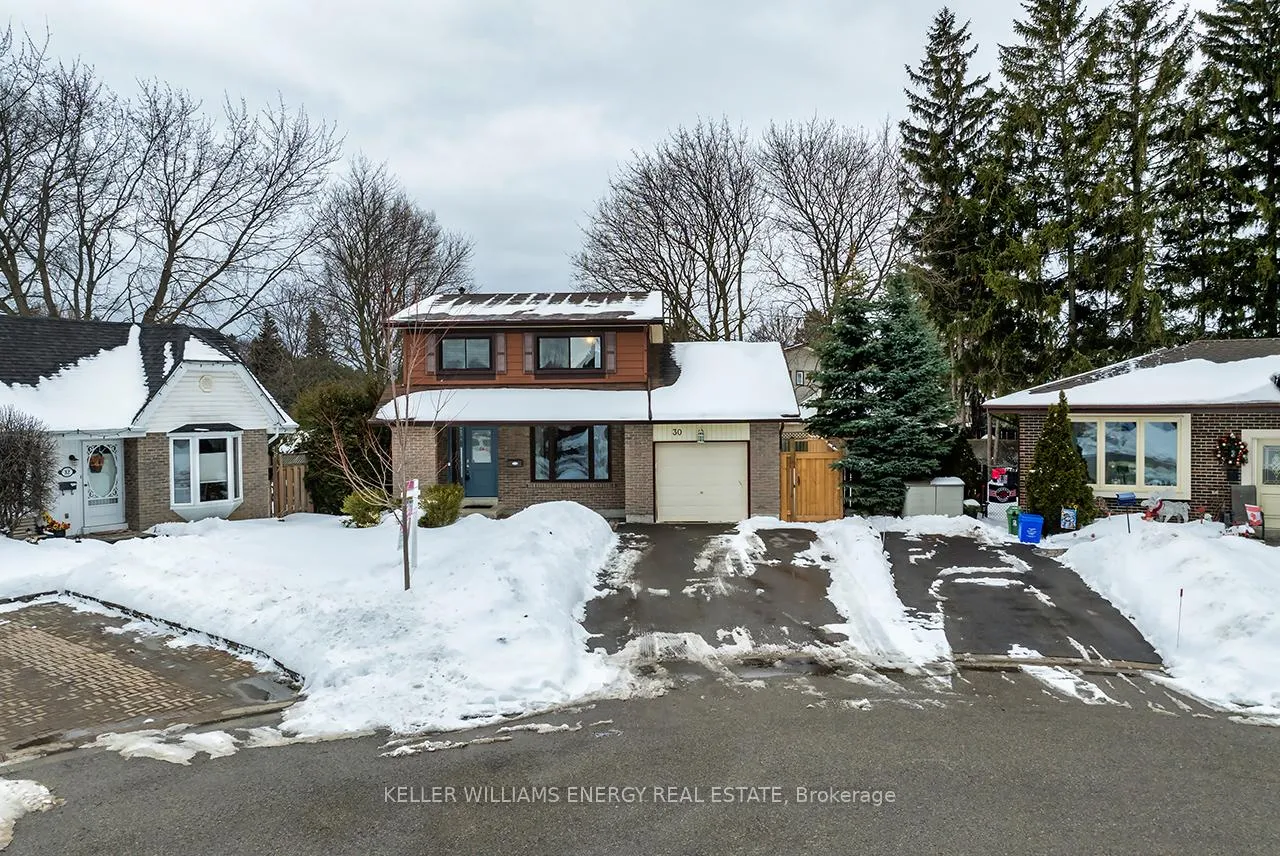 Photo 3 of 30 Glenmount Court, Whitby, Lynde Creek — HOMEH