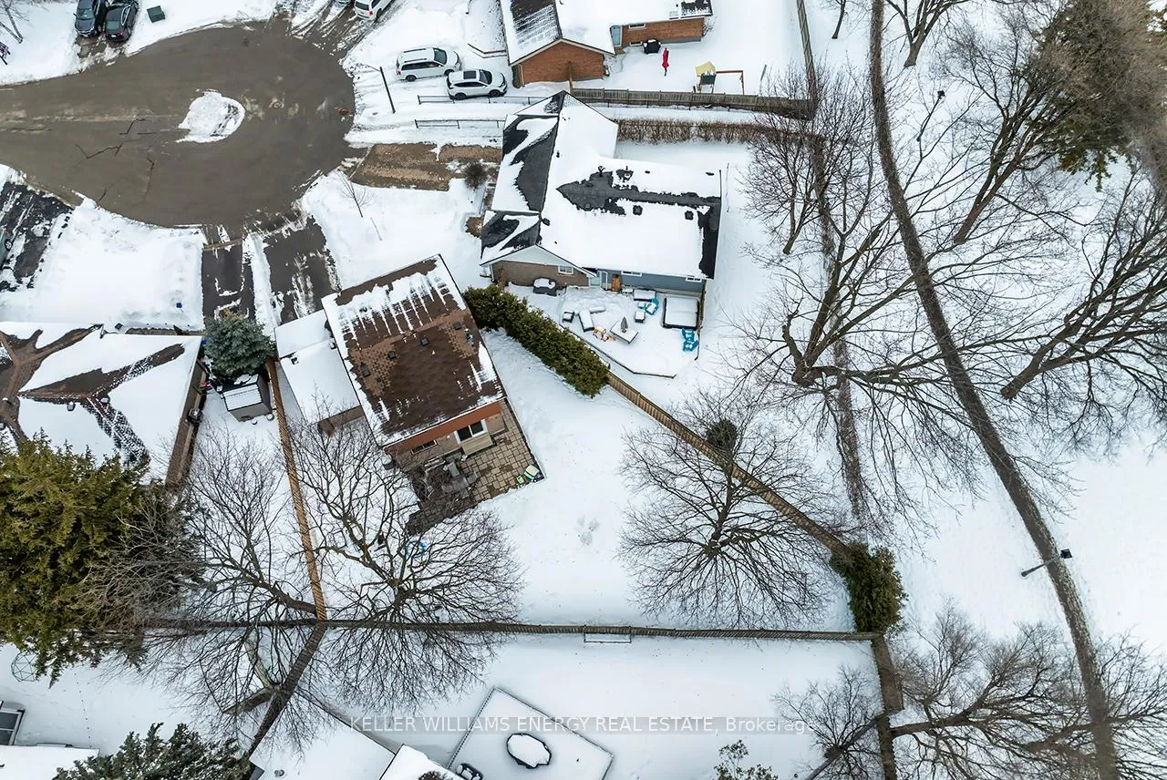 Photo 4 of 30 Glenmount Court, Whitby, Lynde Creek — HOMEH