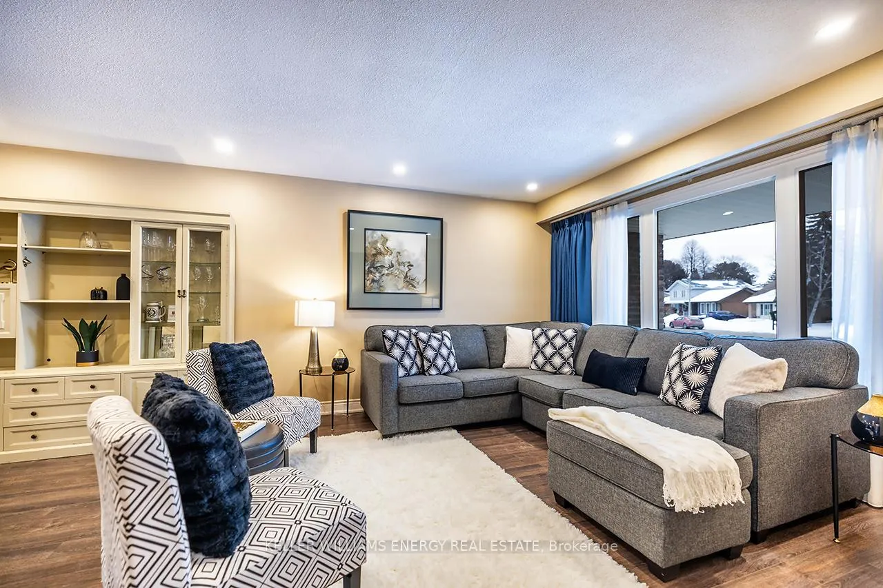 Photo 6 of 30 Glenmount Court, Whitby, Lynde Creek — HOMEH