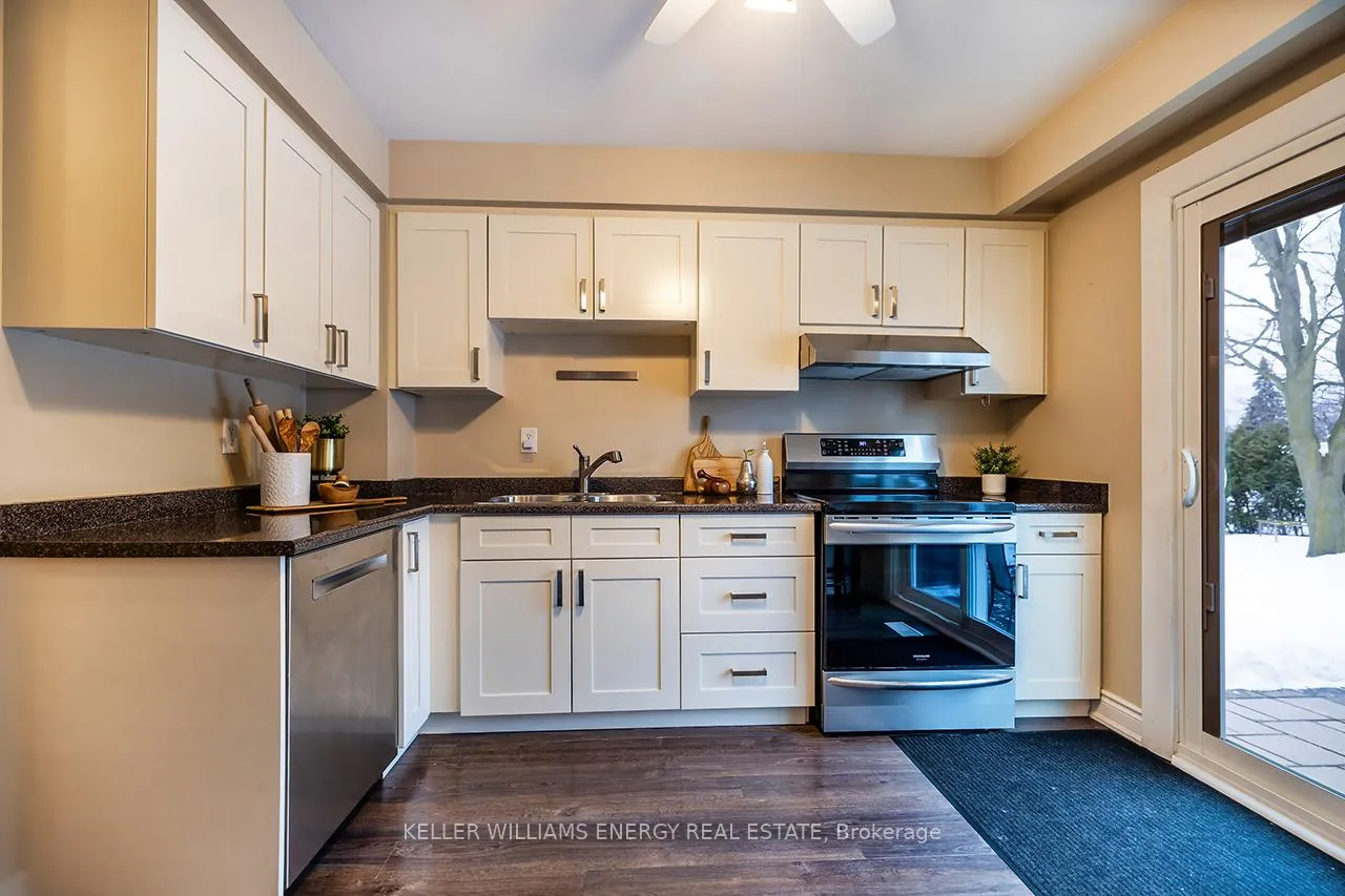 Photo 12 of 30 Glenmount Court, Whitby, Lynde Creek — HOMEH