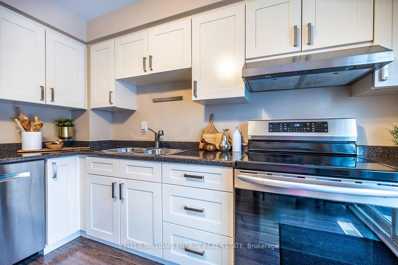 Photo 14 of 30 Glenmount Court, Whitby, Lynde Creek — HOMEH