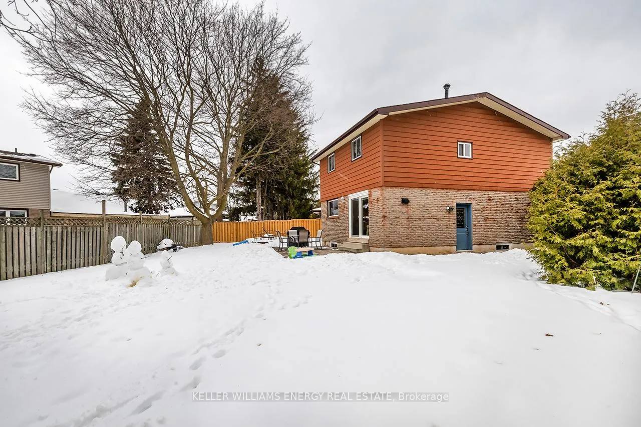 Photo 33 of 30 Glenmount Court, Whitby, Lynde Creek — HOMEH