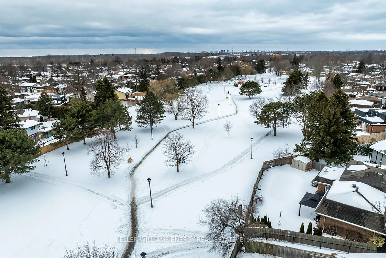 Photo 40 of 30 Glenmount Court, Whitby, Lynde Creek — HOMEH
