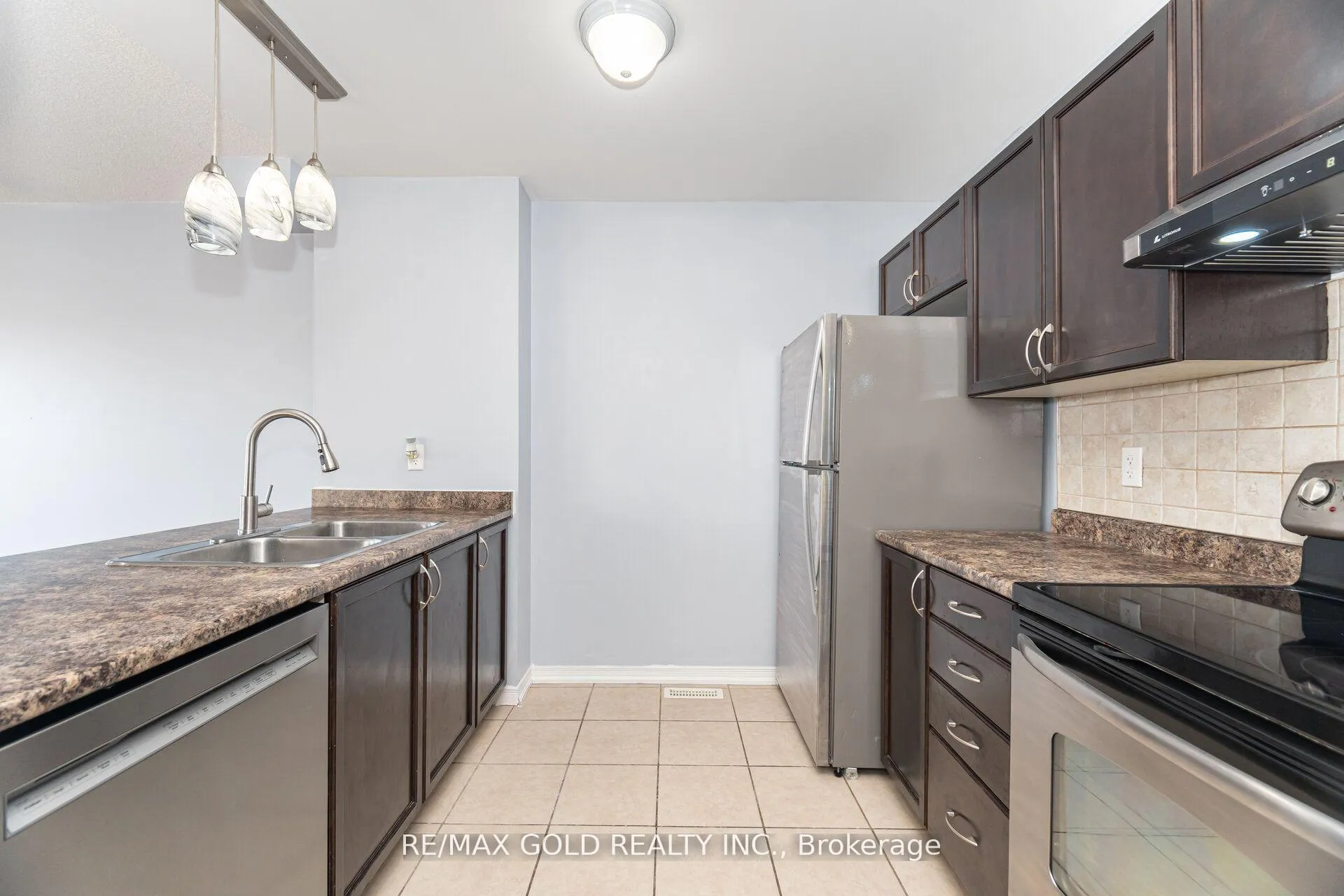 Photo 11 of 1377 Benson Street, Innisfil, Alcona — HOMEH