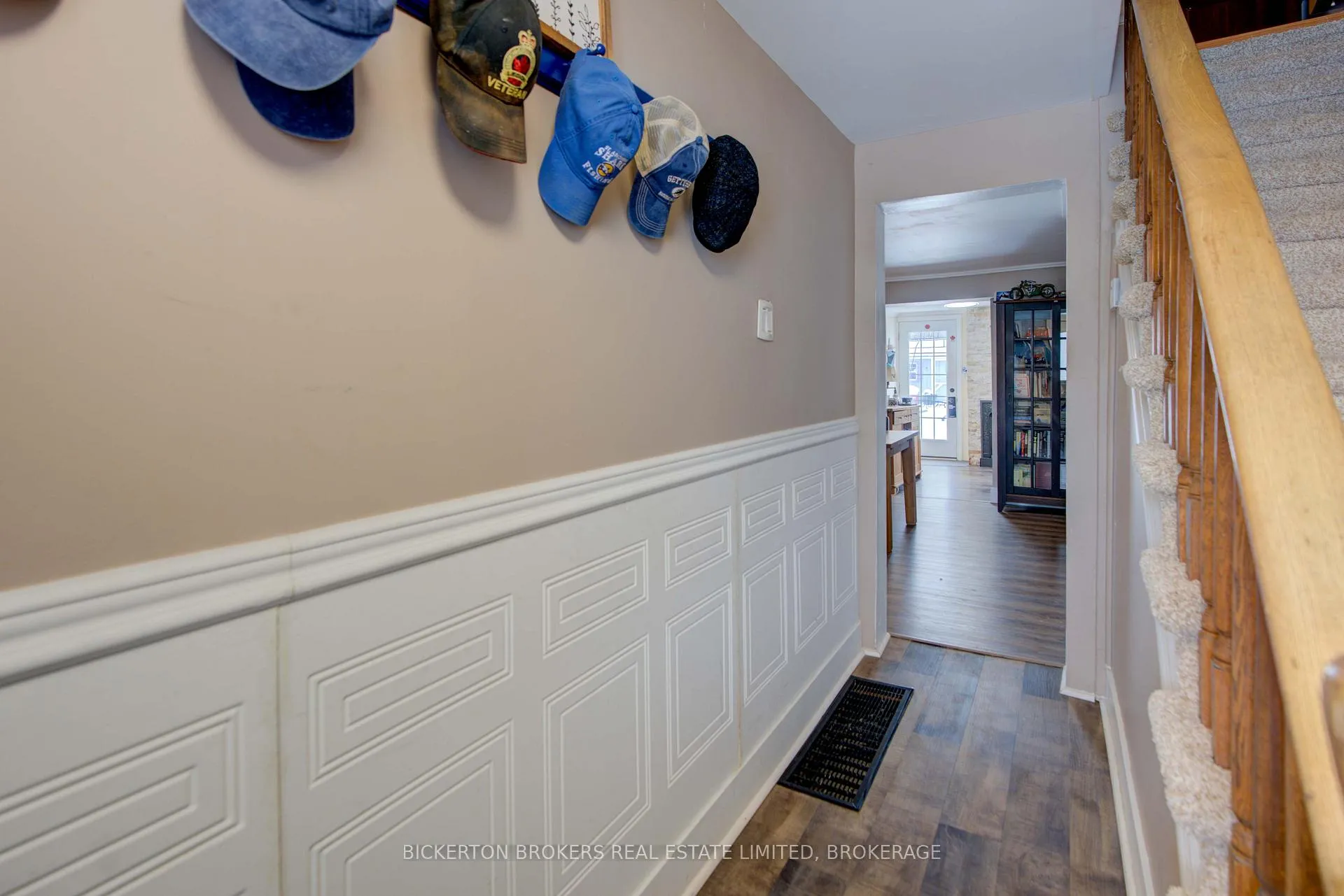 Photo 2 of 85 Elm Street, Gananoque — HOMEH