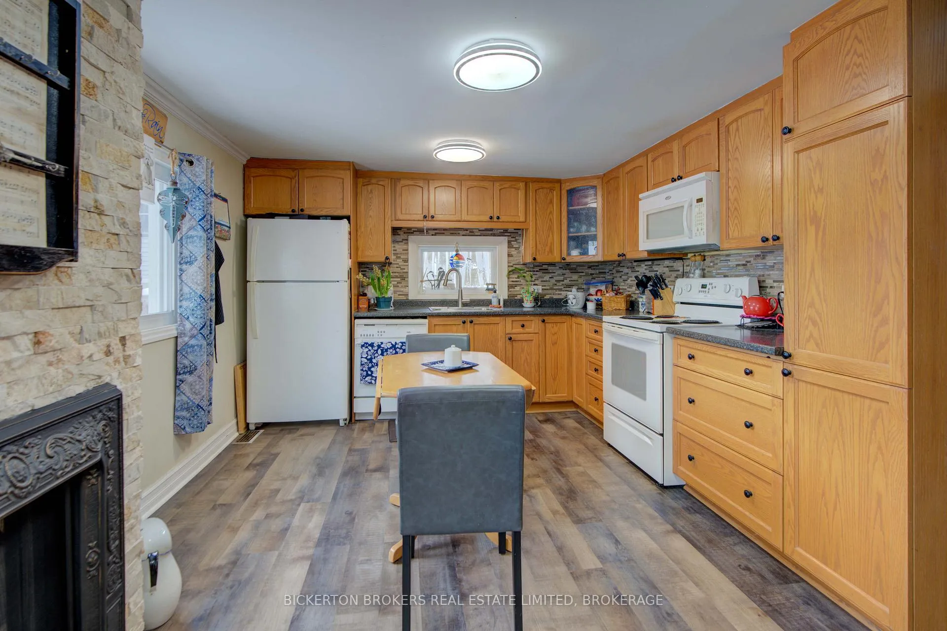 Photo 3 of 85 Elm Street, Gananoque — HOMEH
