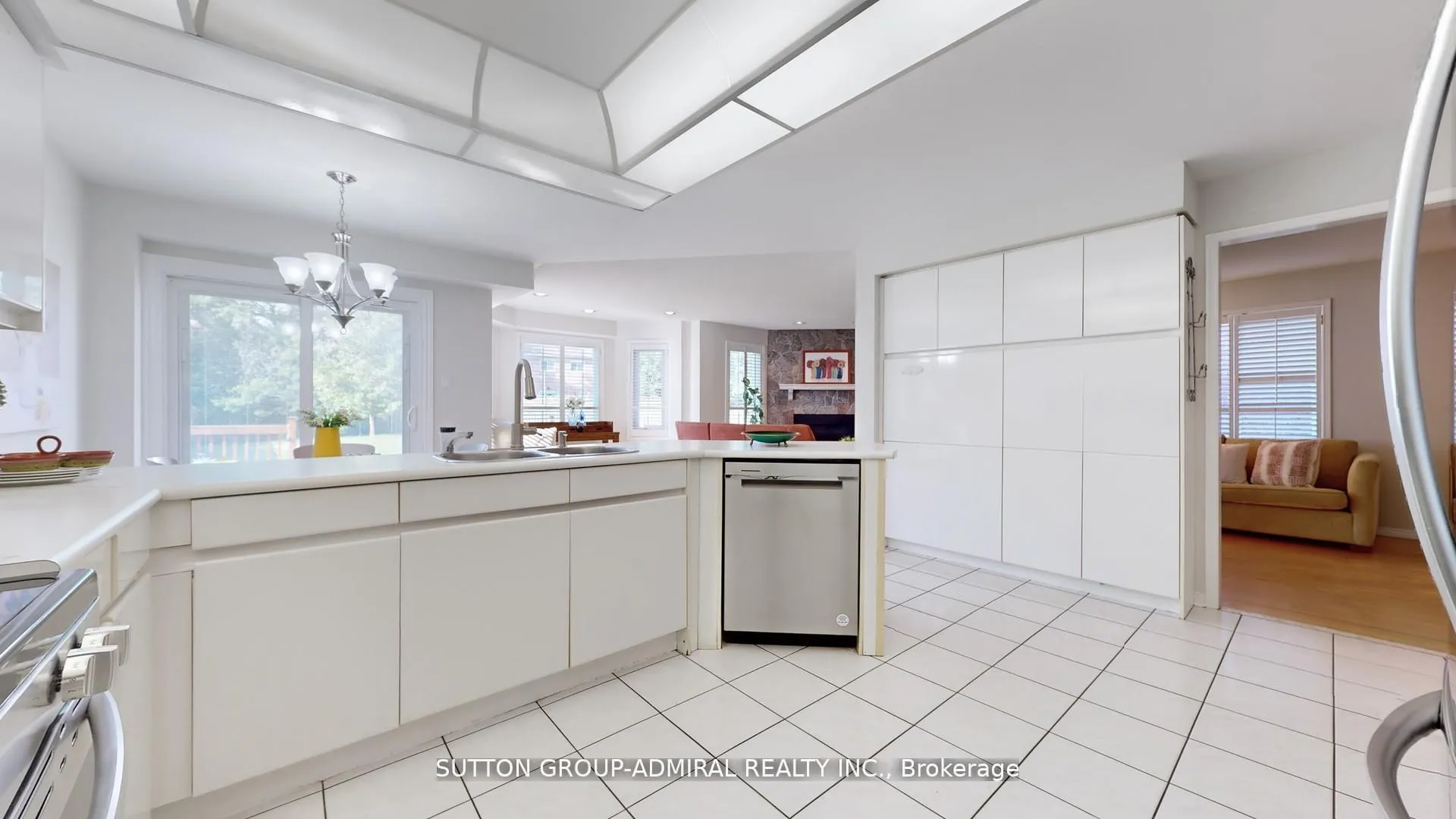 Photo 9 of 186 Westhampton Drive, Vaughan, Brownridge — HOMEH