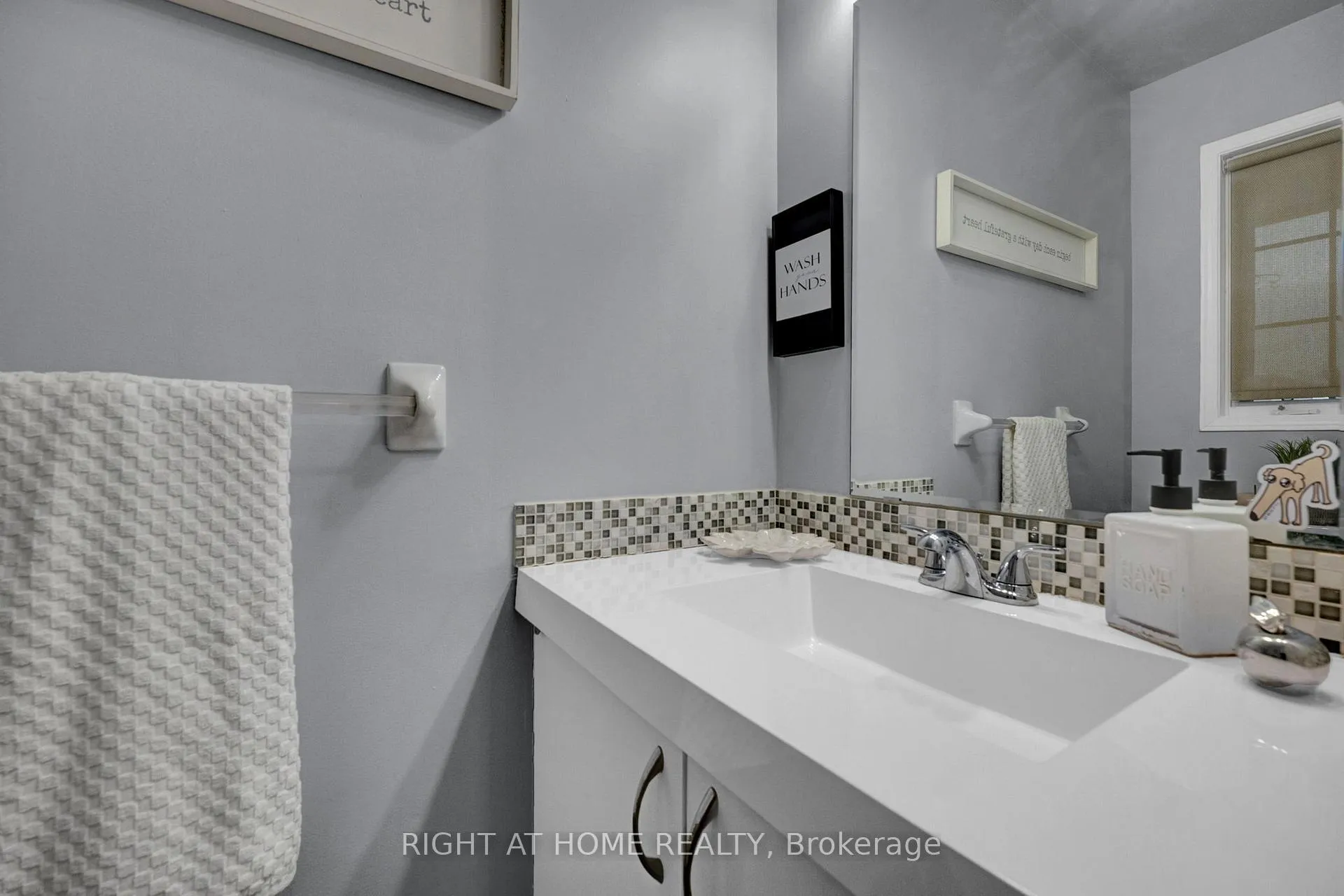 Photo 4 of 83 Somerscales Drive, Clarington, Bowmanville — HOMEH