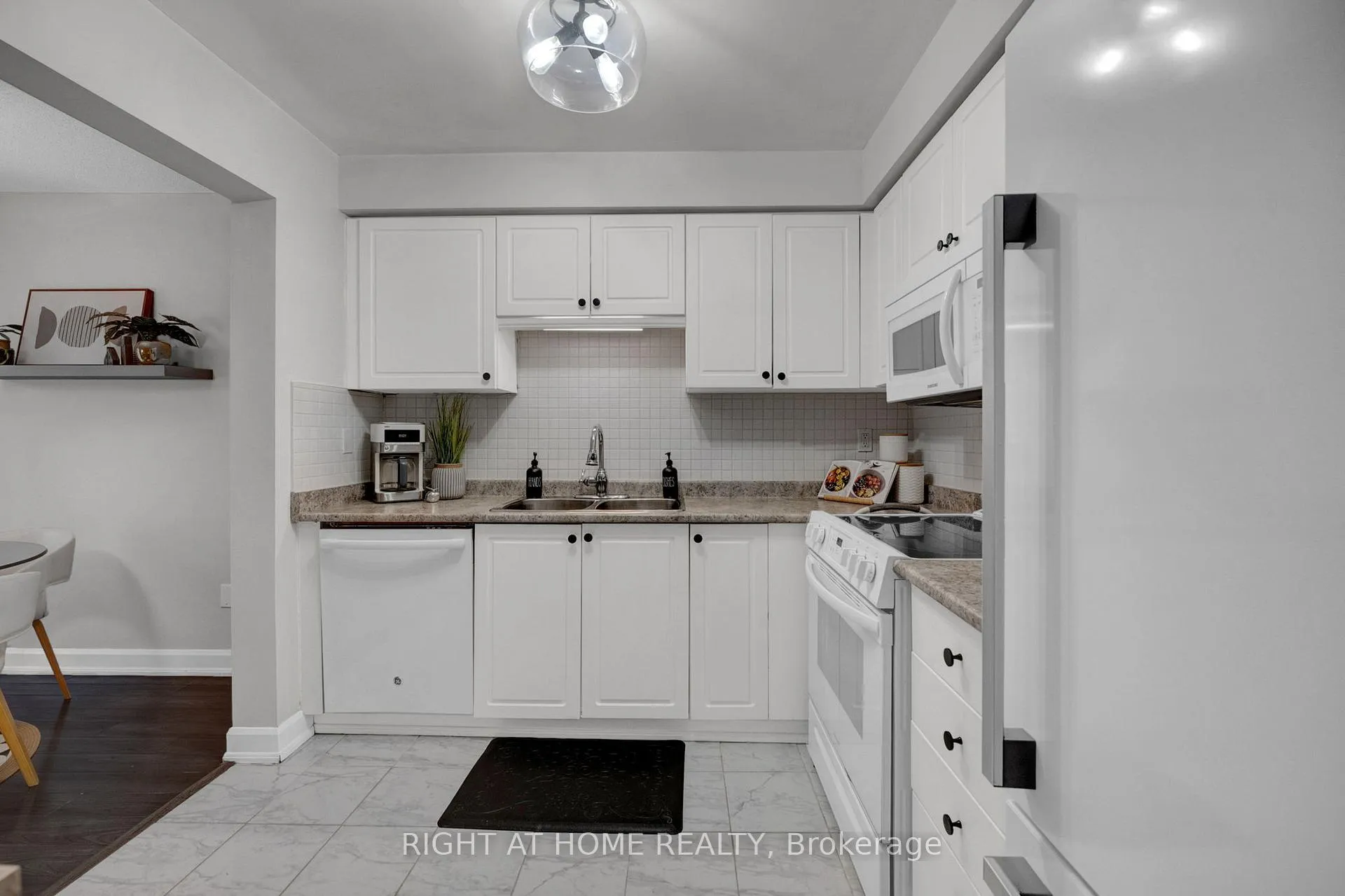 Photo 6 of 83 Somerscales Drive, Clarington, Bowmanville — HOMEH