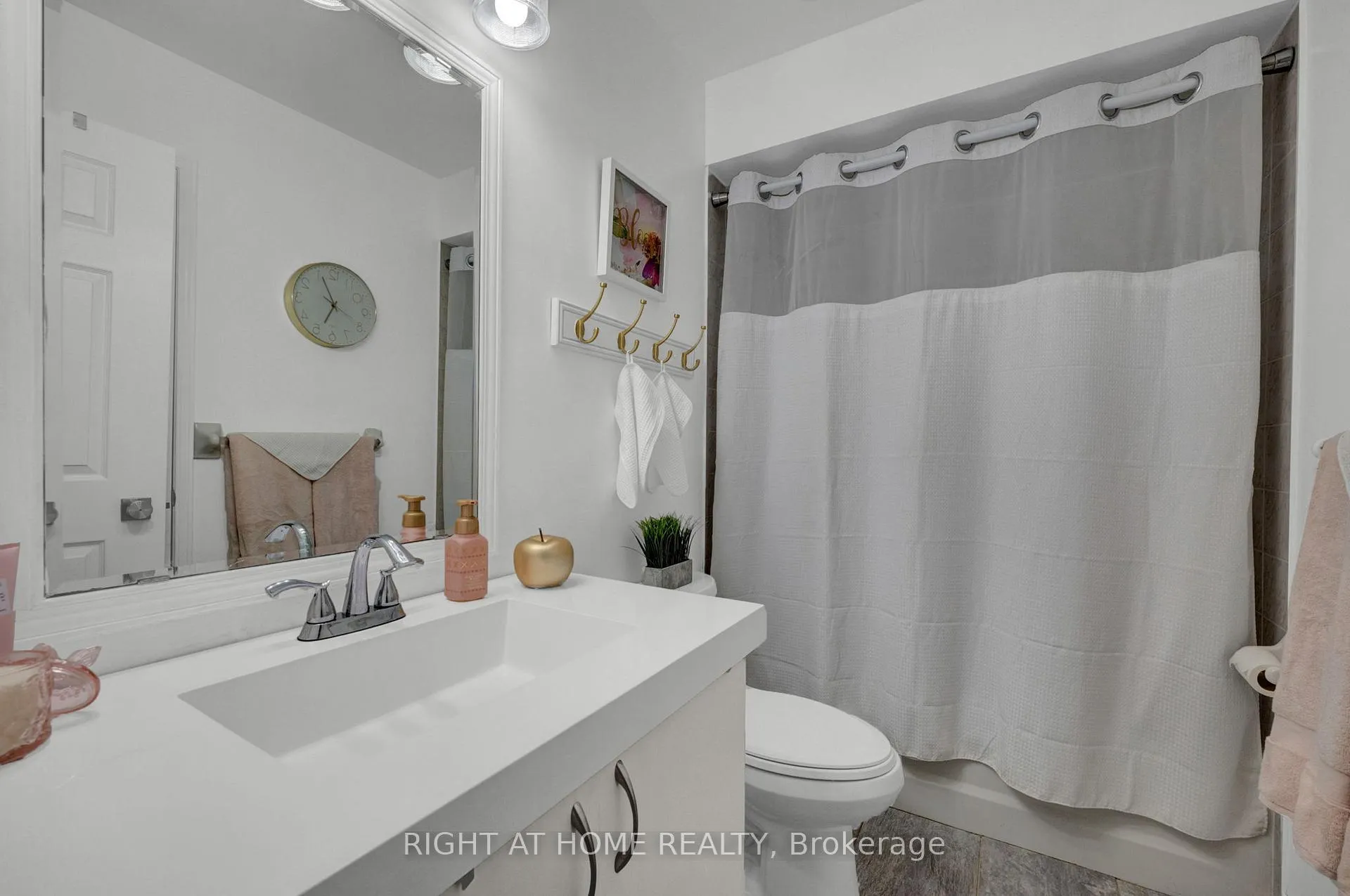 Photo 19 of 83 Somerscales Drive, Clarington, Bowmanville — HOMEH