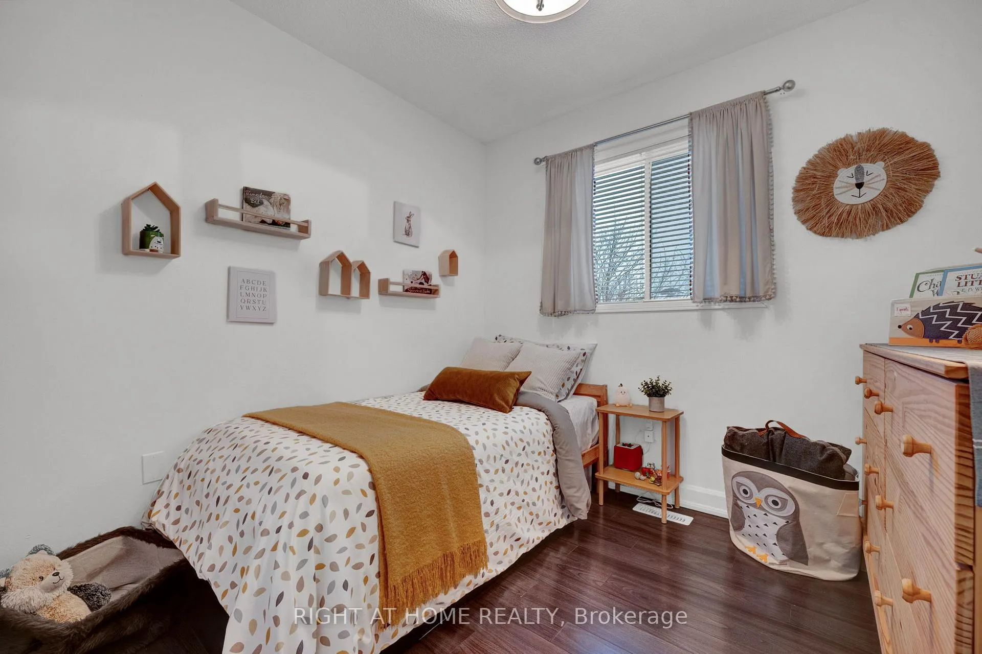 Photo 22 of 83 Somerscales Drive, Clarington, Bowmanville — HOMEH