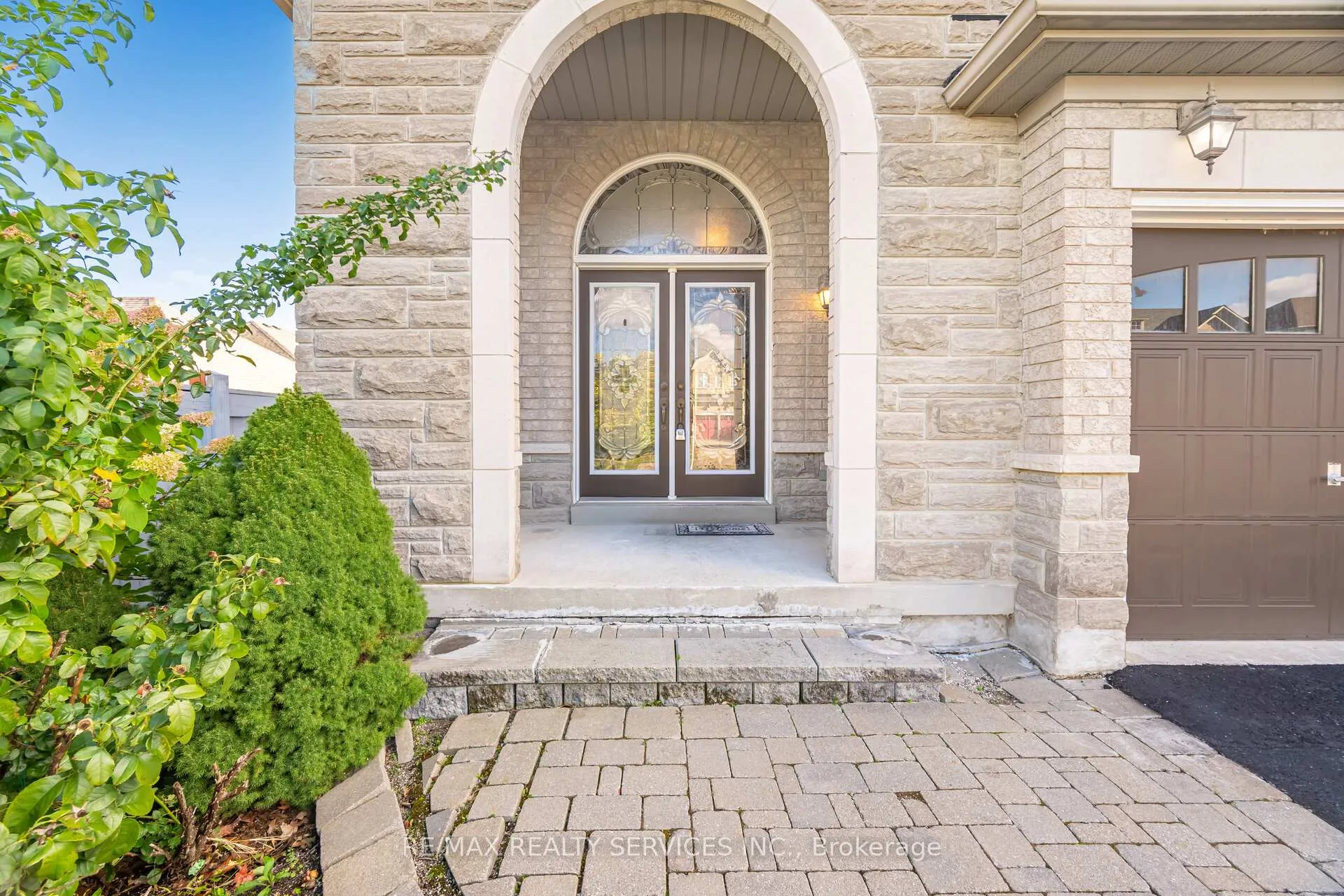 Photo 4 of 71 Ivy Glen Drive, Vaughan, Patterson — HOMEH