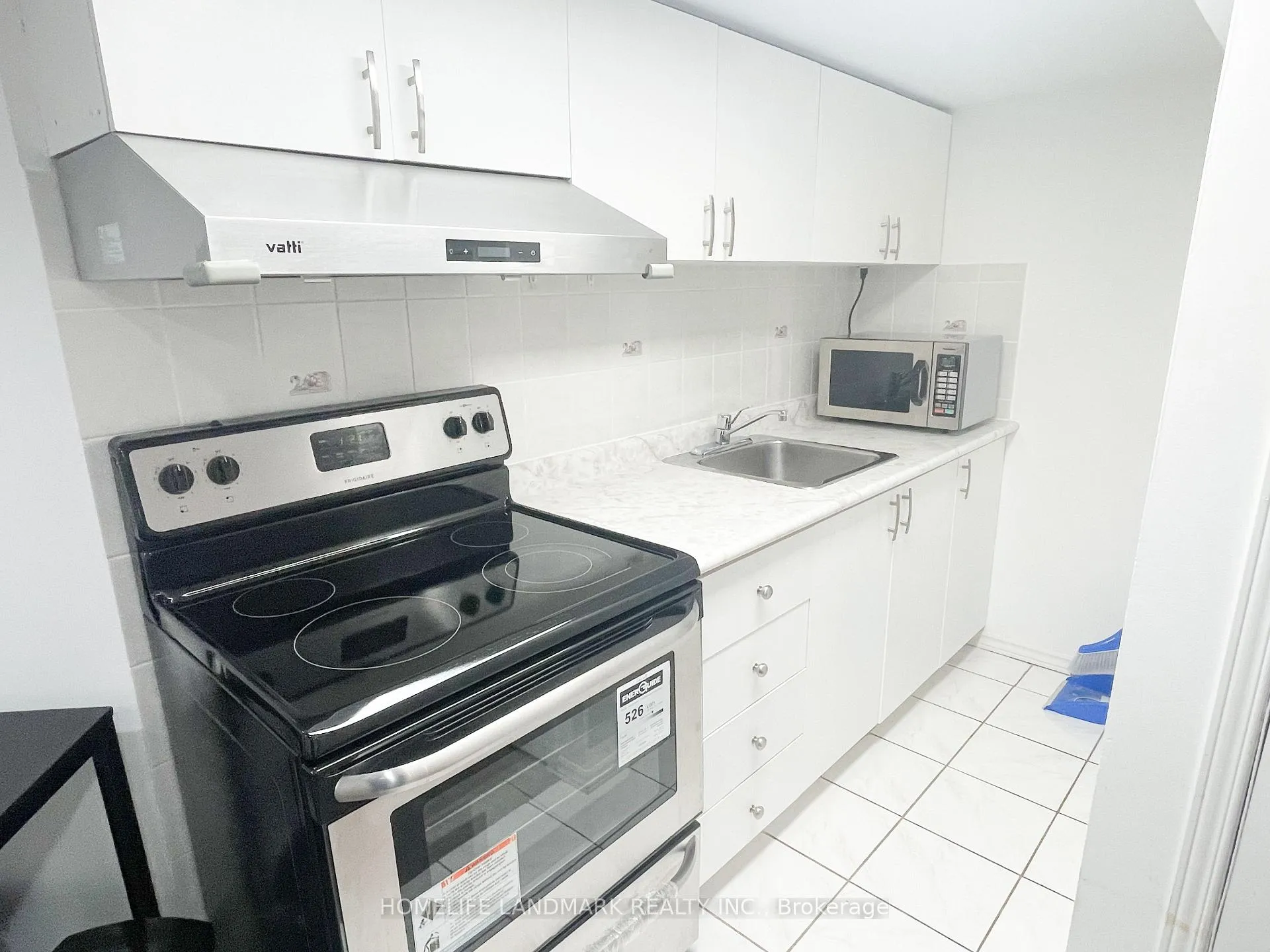 Photo 4 of 272 Milliken Meadows Drive, Markham, Milliken Mills East — HOMEH