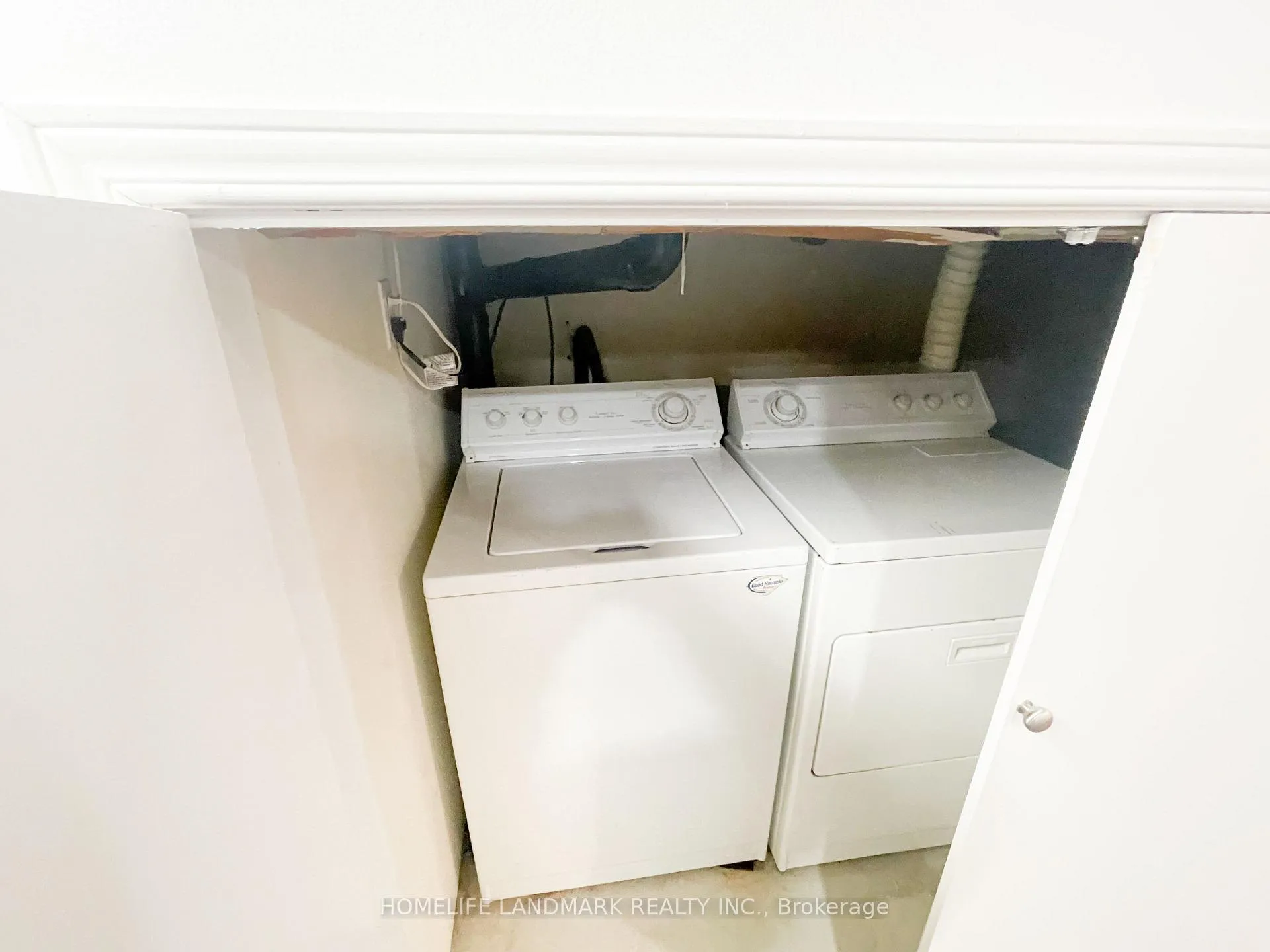 Photo 10 of 272 Milliken Meadows Drive, Markham, Milliken Mills East — HOMEH