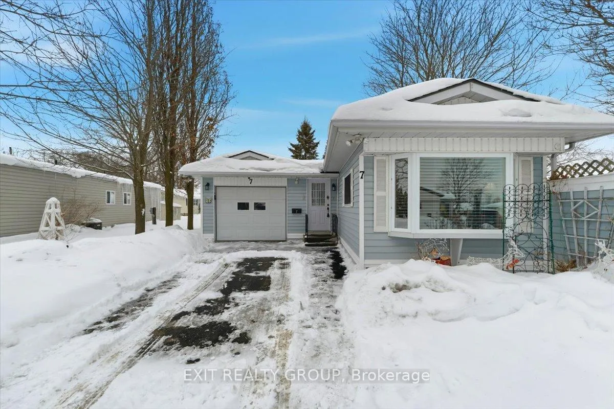 Photo 2 of 7 Arbour Lane, Quinte West, Sidney Ward — HOMEH