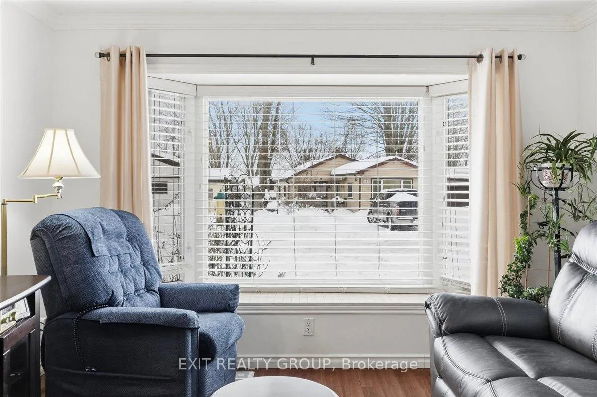 Photo 4 of 7 Arbour Lane, Quinte West, Sidney Ward — HOMEH