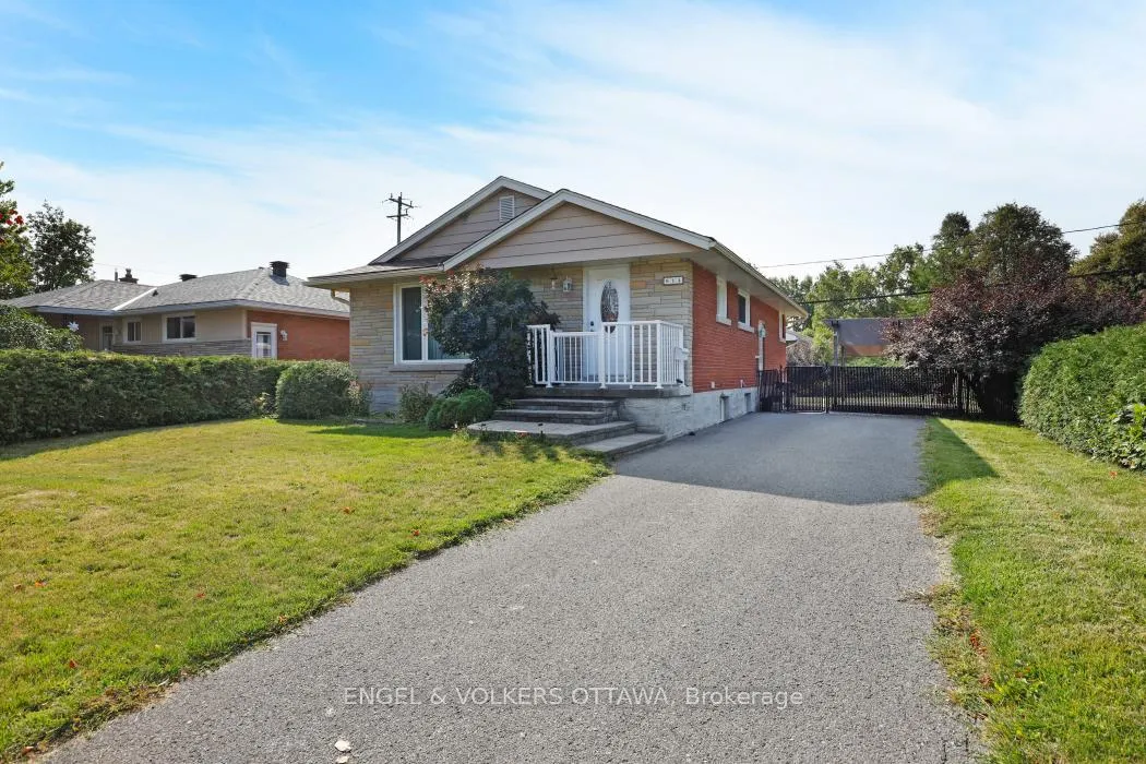 Front of Unit A, 814 Pleasant Park Road