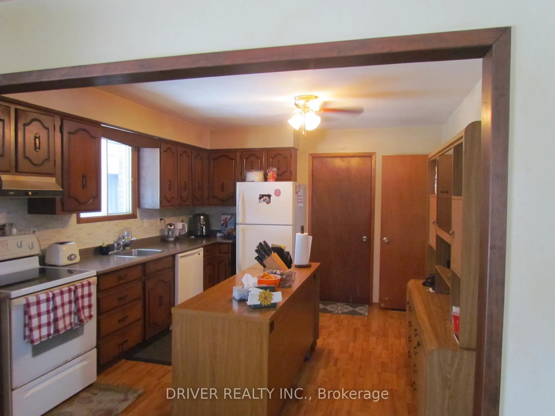 Photo 10 of 2081 Harrietsville Drive, Thames Centre, Rural Thames Centre — HOMEH