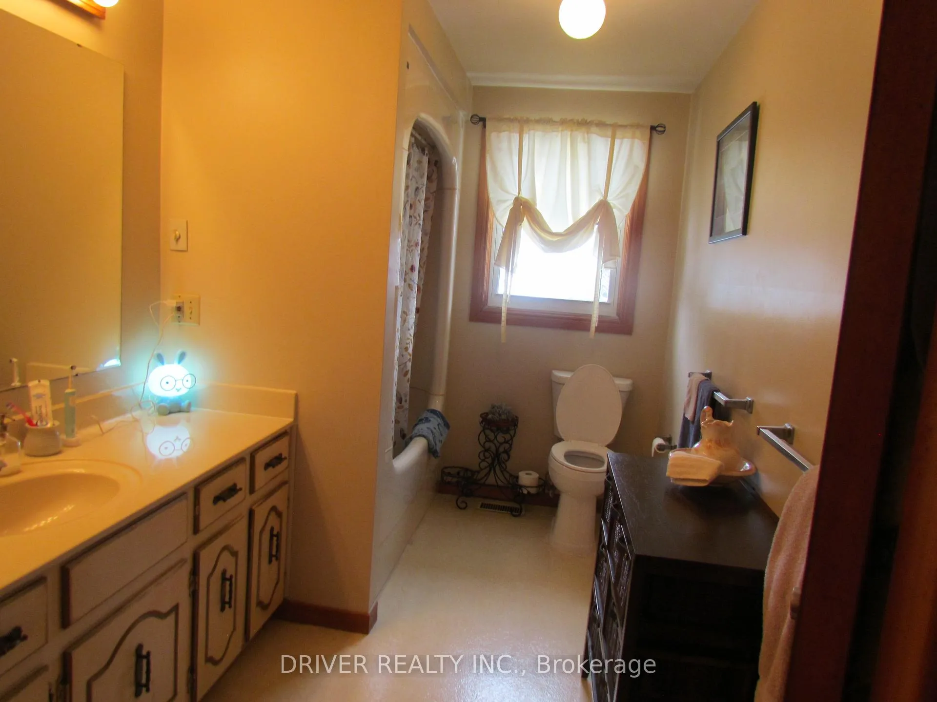 Photo 16 of 2081 Harrietsville Drive, Thames Centre, Rural Thames Centre — HOMEH