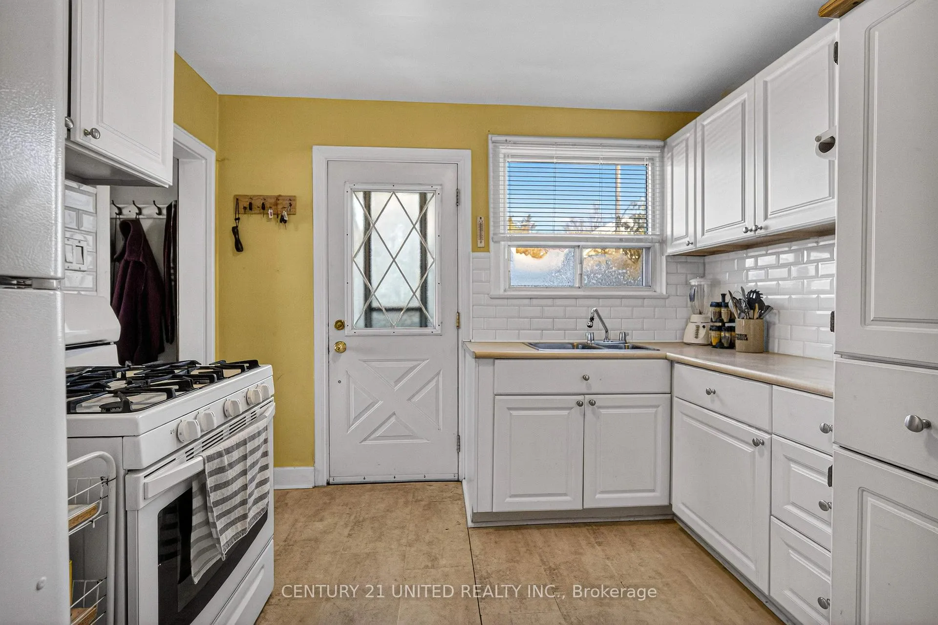 Photo 9 of 638 Rubidge Street, Peterborough, Town Ward 3 — HOMEH