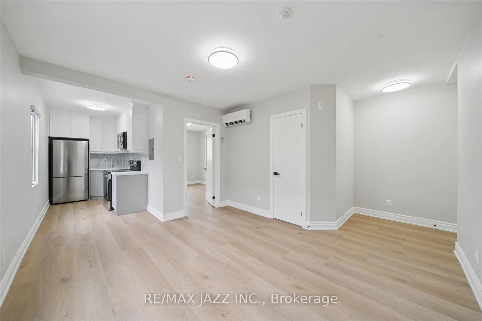 Photo 2 of Unit 203, 251 Simcoe Street S, Oshawa, Central — HOMEH