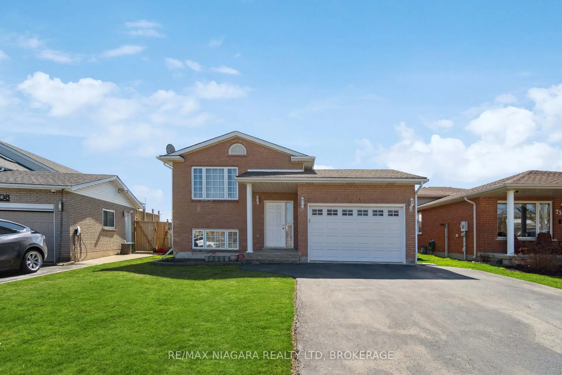 Photo 1 of 7516 Monastery Drive, Niagara Falls, Mt. Carmel — HOMEH