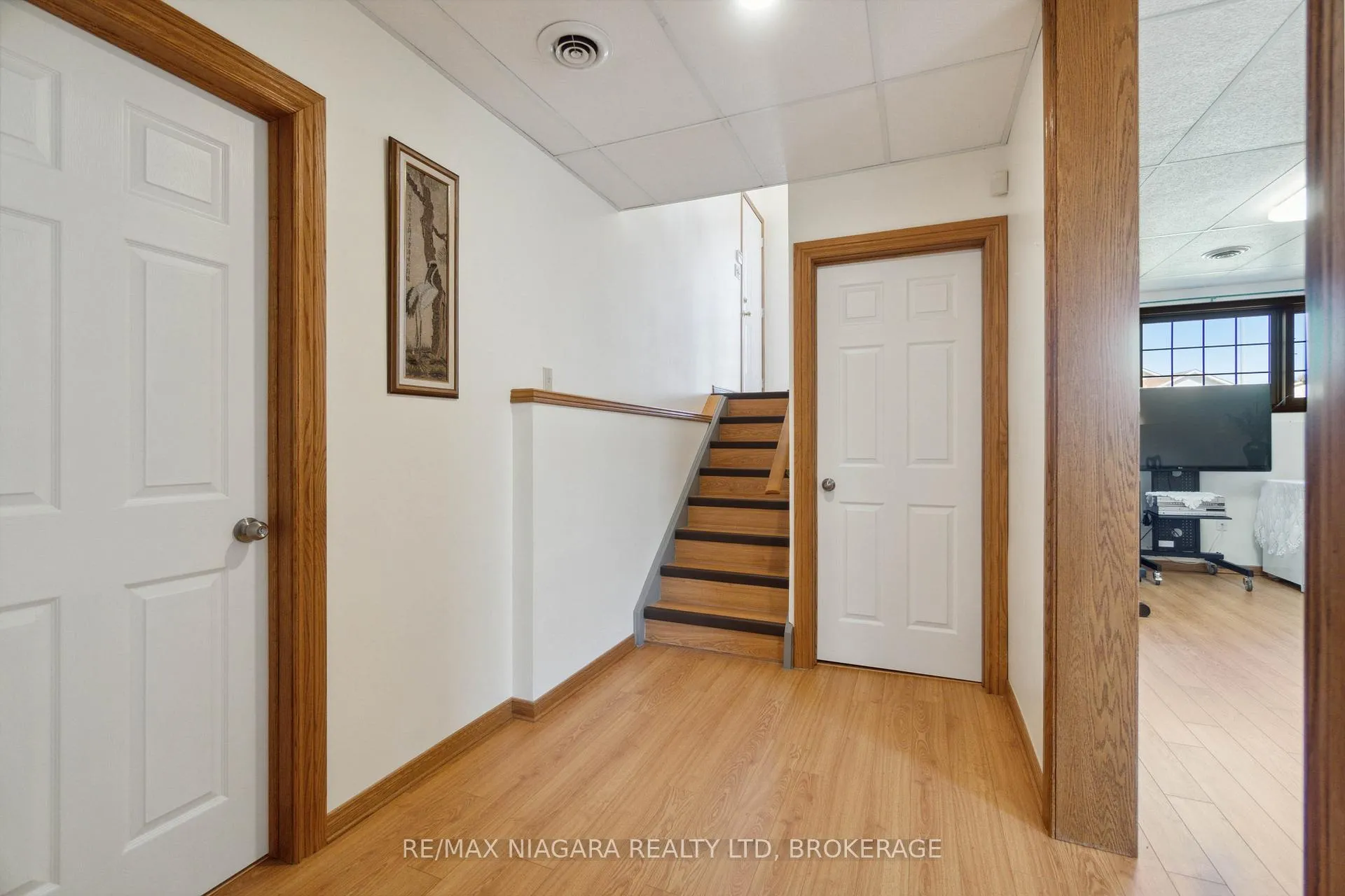 Photo 5 of 7516 Monastery Drive, Niagara Falls, Mt. Carmel — HOMEH