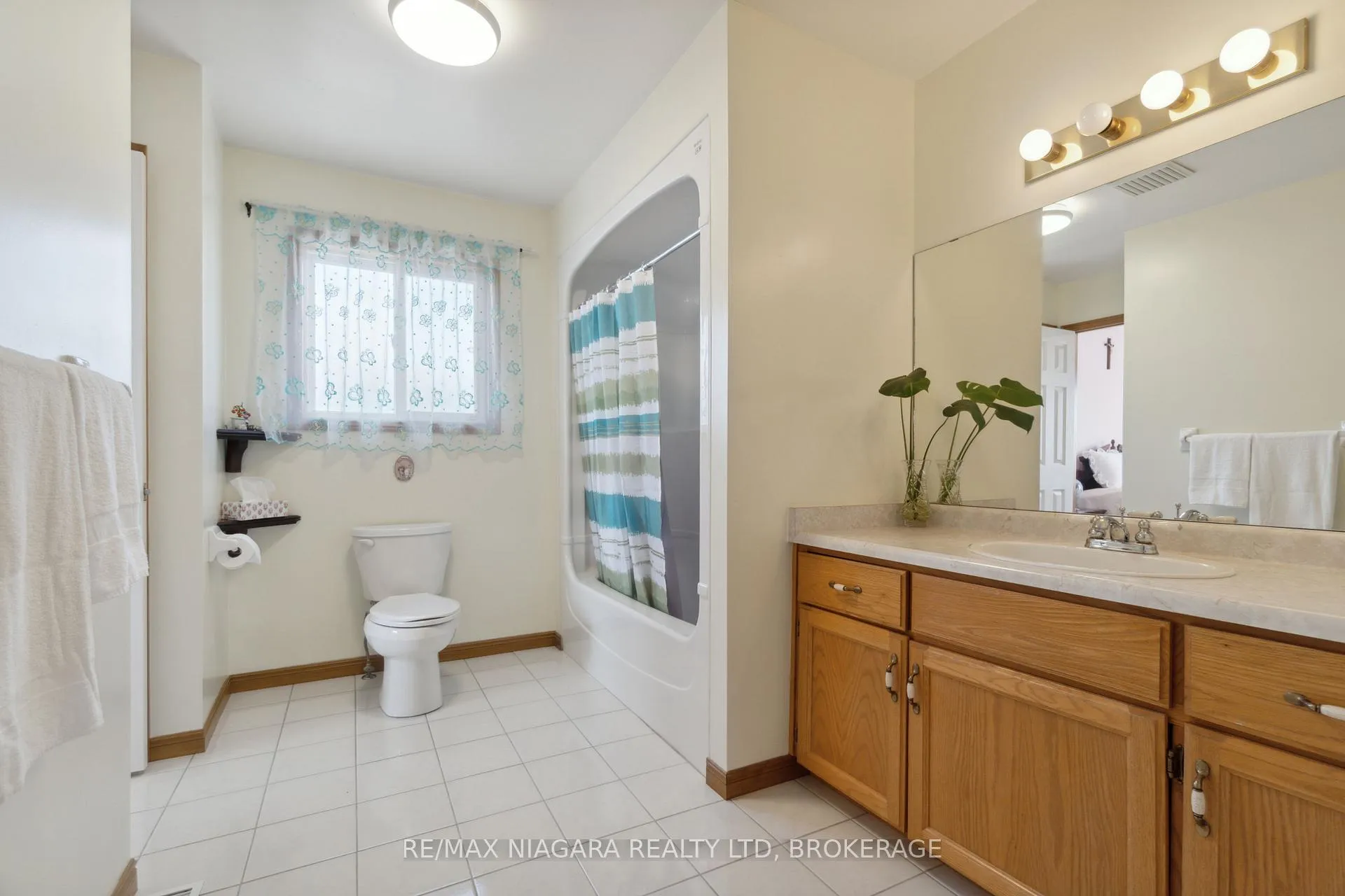 Photo 6 of 7516 Monastery Drive, Niagara Falls, Mt. Carmel — HOMEH