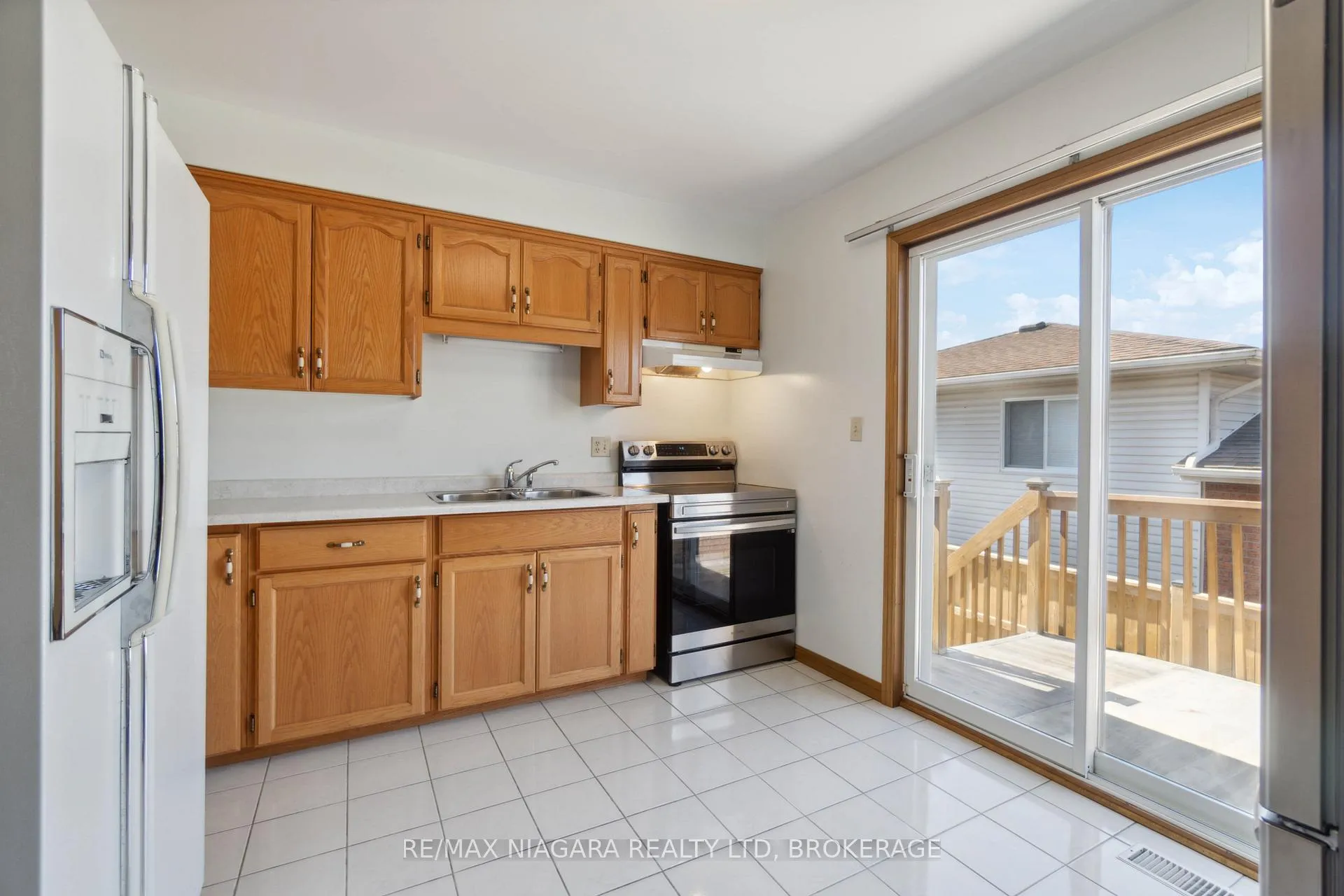 Photo 7 of 7516 Monastery Drive, Niagara Falls, Mt. Carmel — HOMEH