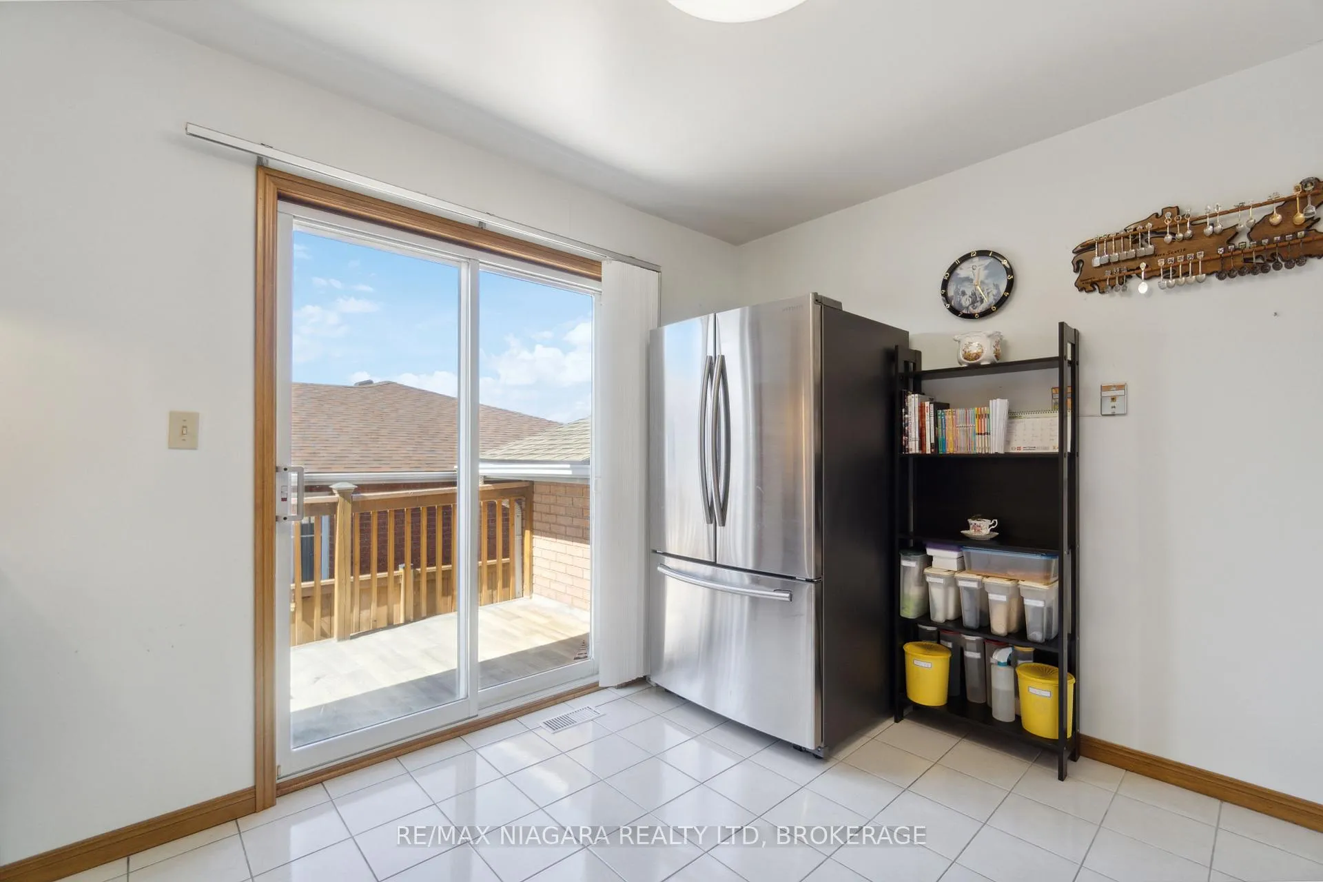 Photo 8 of 7516 Monastery Drive, Niagara Falls, Mt. Carmel — HOMEH