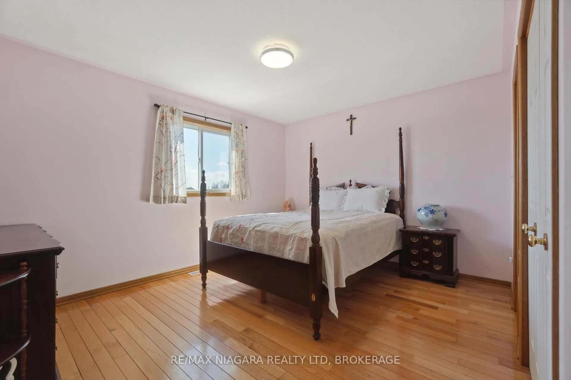 Photo 9 of 7516 Monastery Drive, Niagara Falls, Mt. Carmel — HOMEH