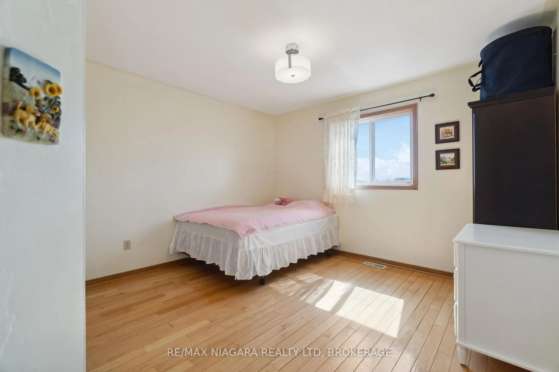 Photo 10 of 7516 Monastery Drive, Niagara Falls, Mt. Carmel — HOMEH