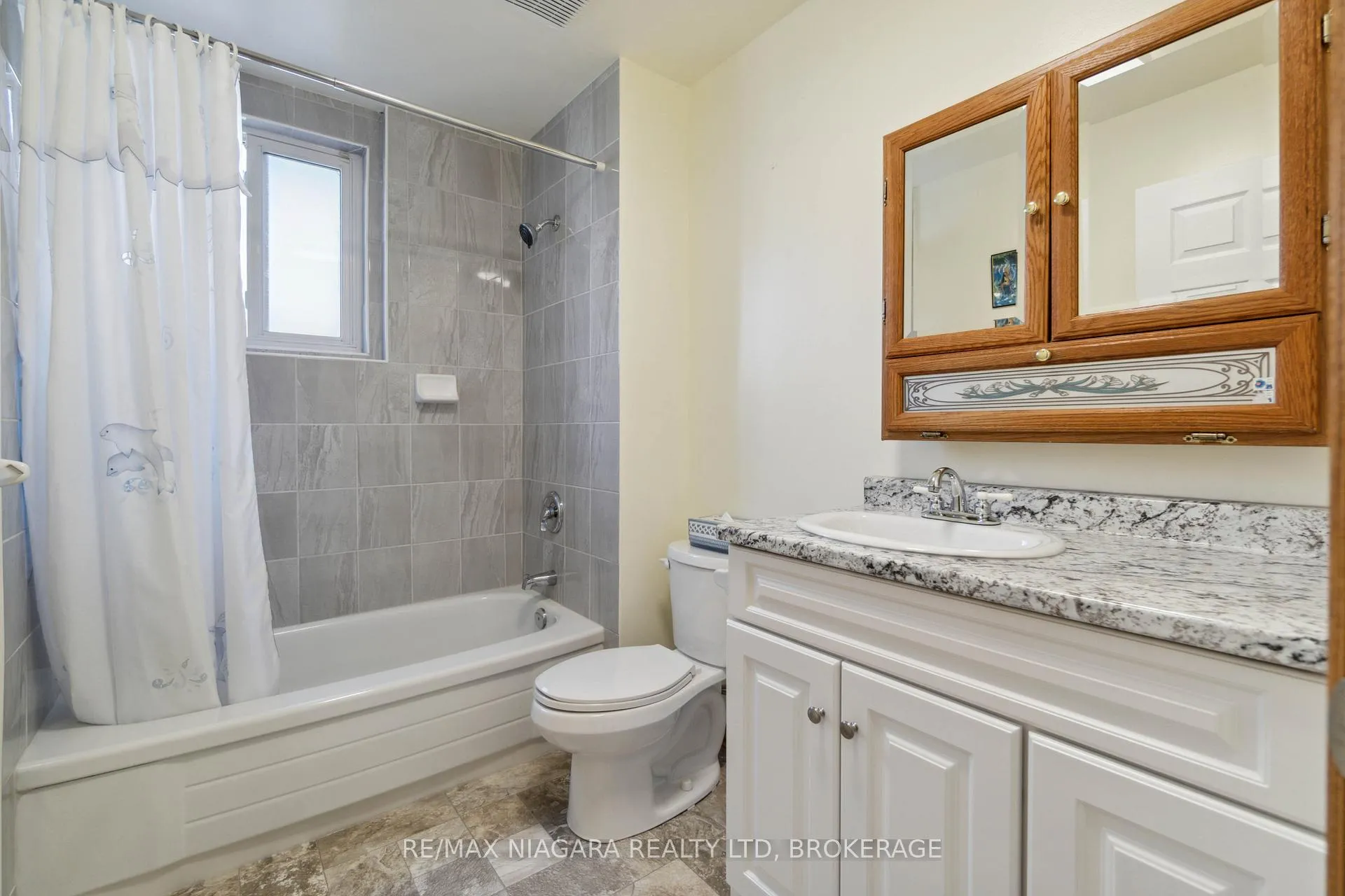 Photo 13 of 7516 Monastery Drive, Niagara Falls, Mt. Carmel — HOMEH