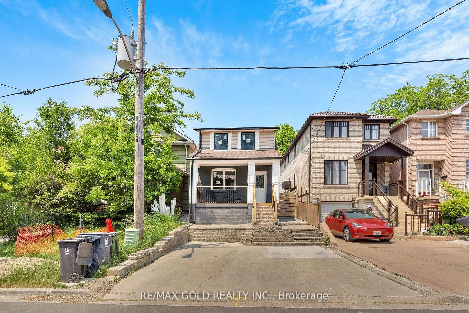 Front of 8 Fairglen Crescent