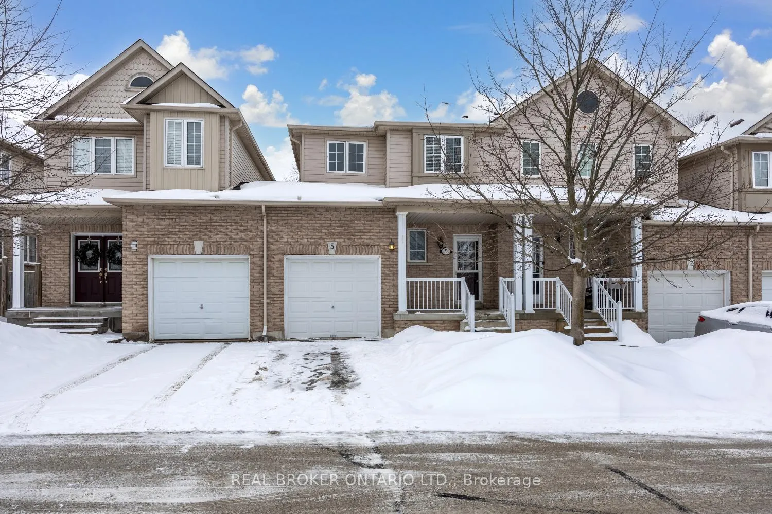 Photo 2 of Unit 5, 253 Sprucewood Crescent, Clarington, Bowmanville — HOMEH